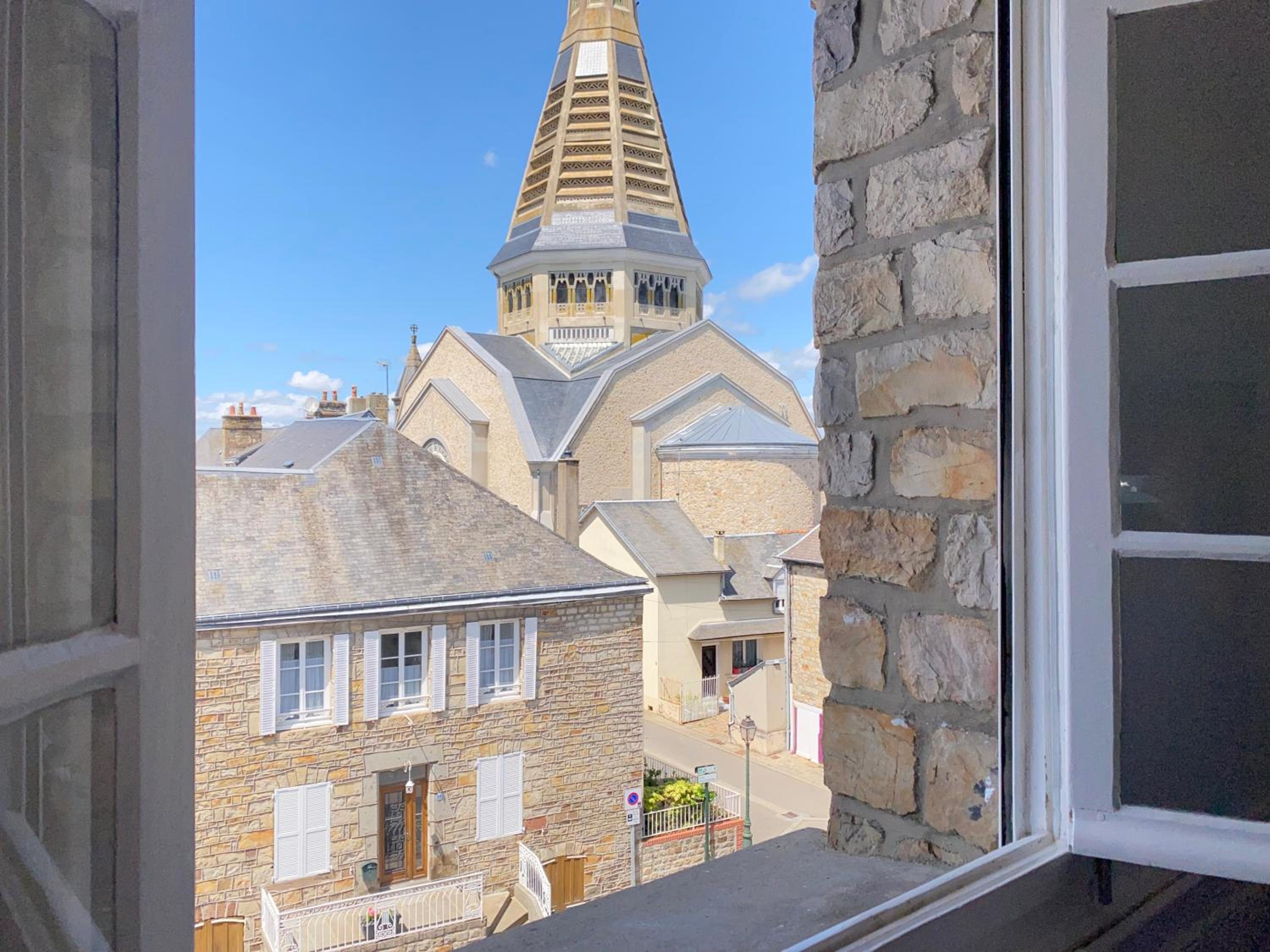 DOMFRONT-BNB : CHIC & CONFORT view 3