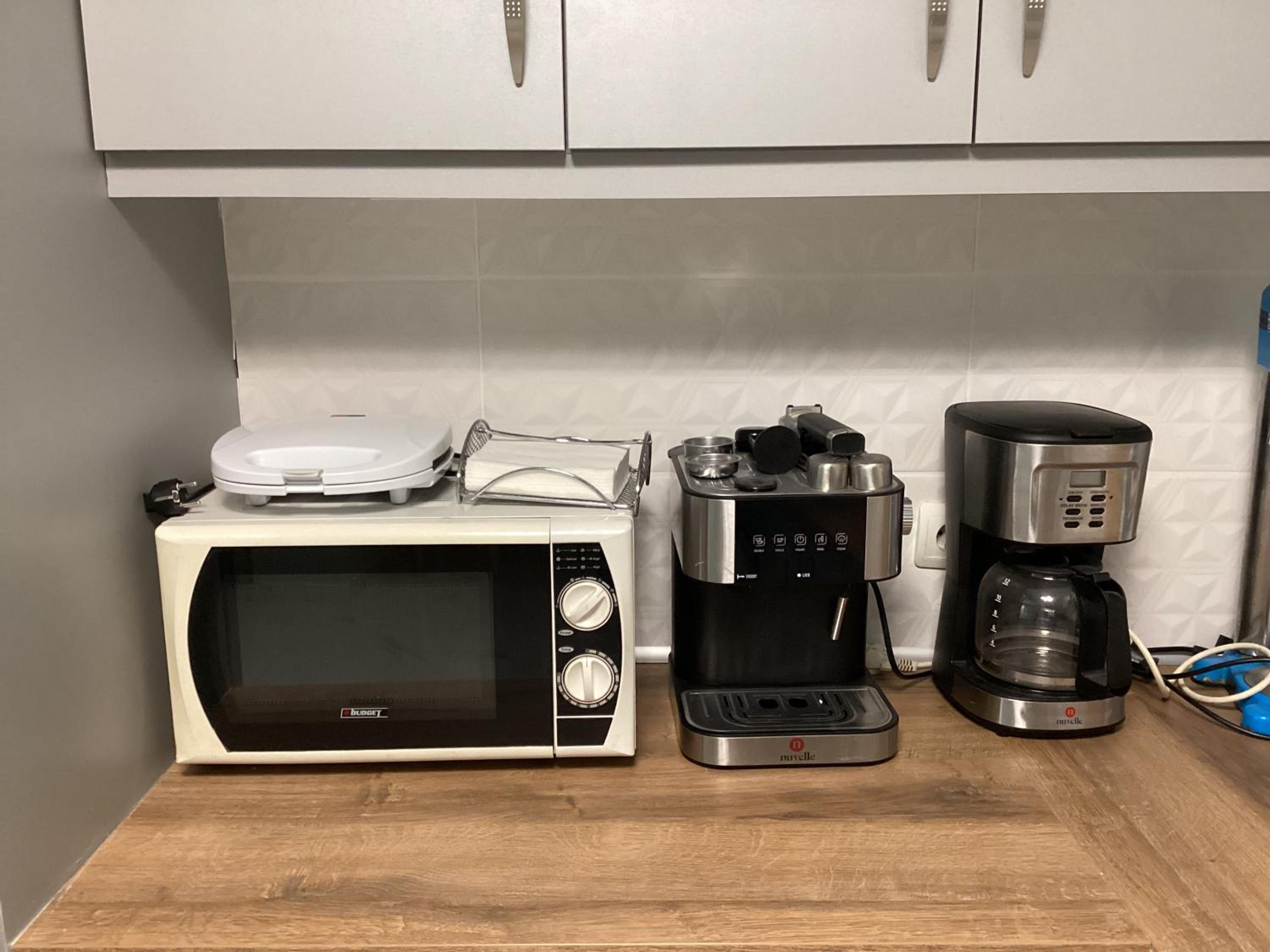 Acropolis Modern Apartments free parking,free pet hosting,Netflix
