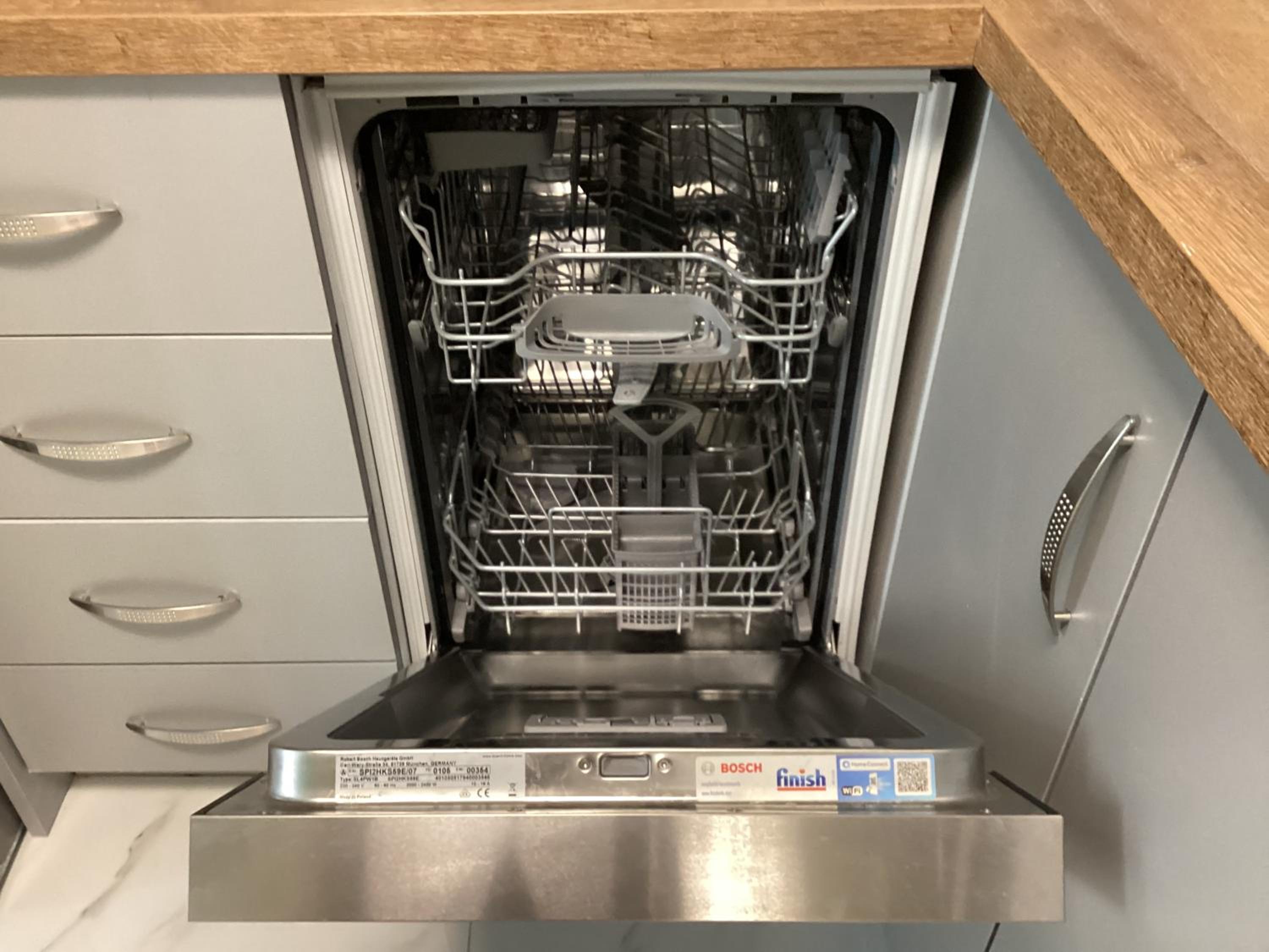 Acropolis Modern Apartments free parking,free pet hosting,Netflix