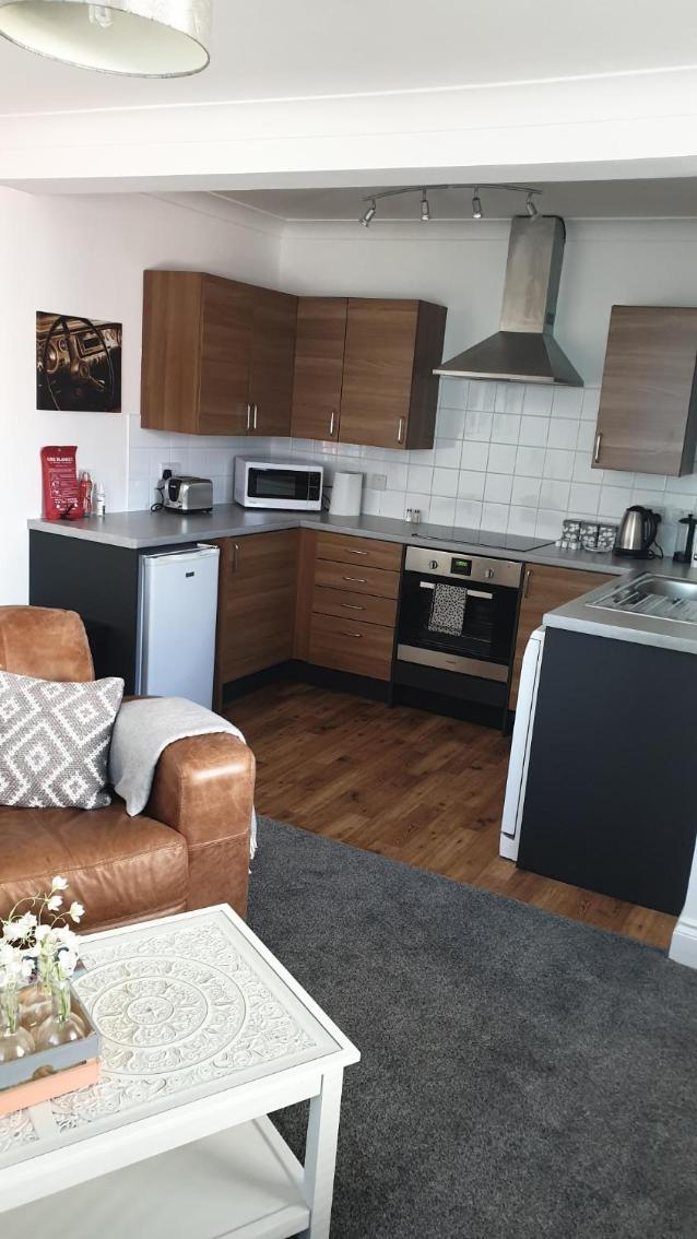 Beautiful Apartment 2 mins To The Beach view 5