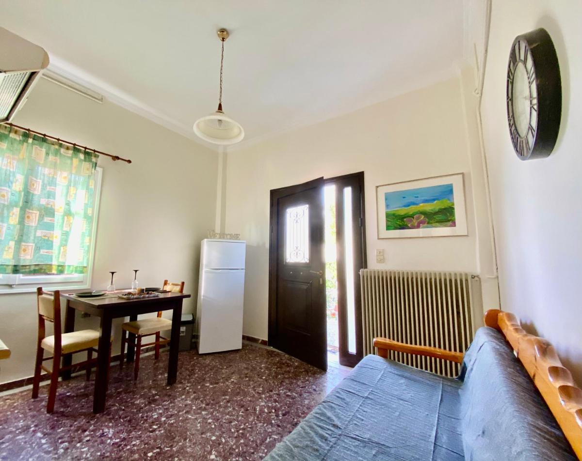 Montsenigos Garden Apartment view 4
