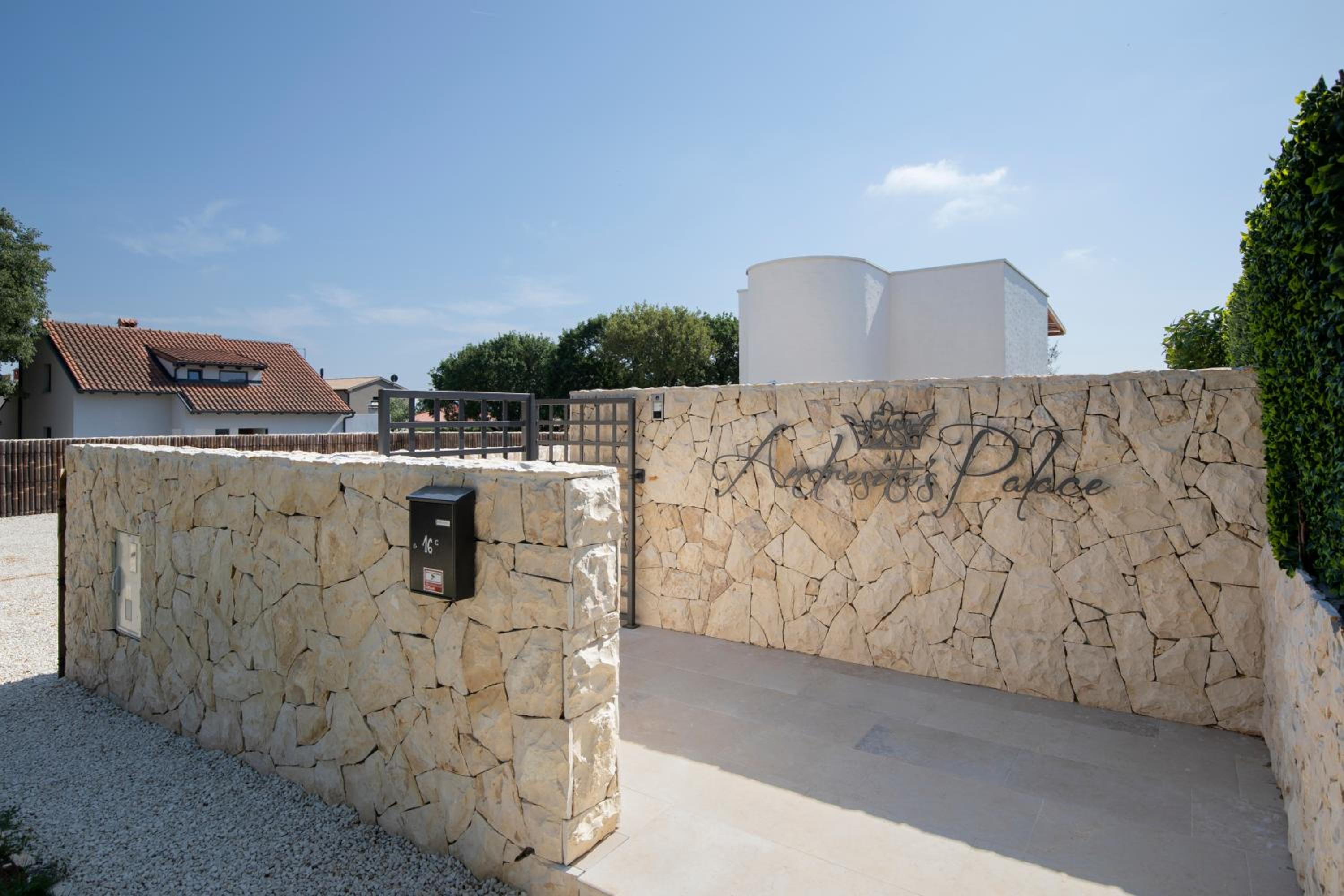 Hotel Andresita`s Palace State-of-the-art Tropical Villa