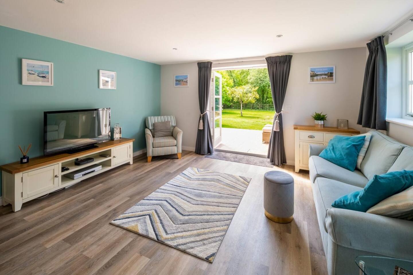 Osbornes Holiday House near Exeter with swimming pool