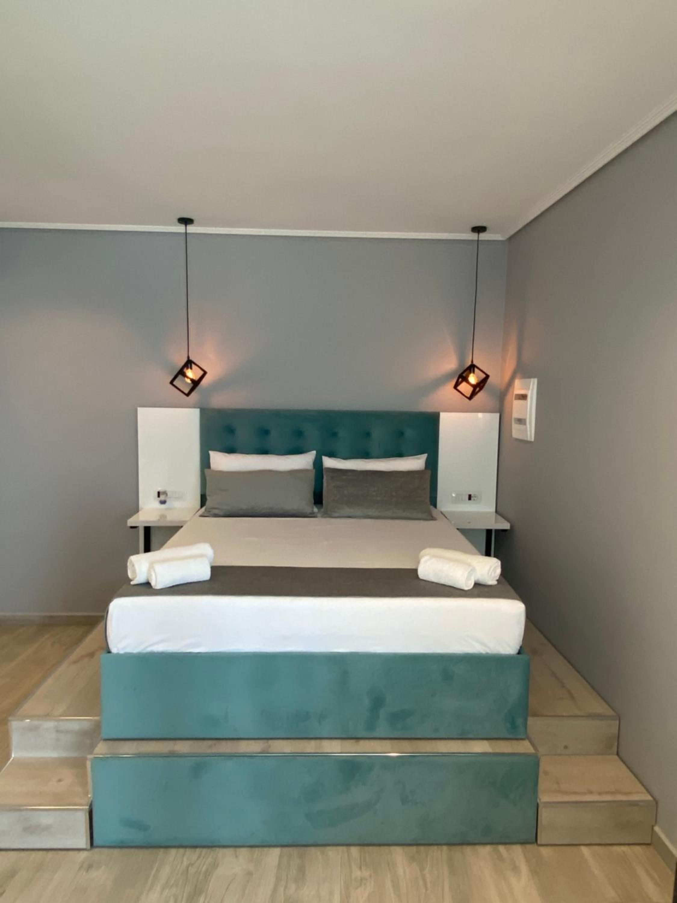 Crown Apartment