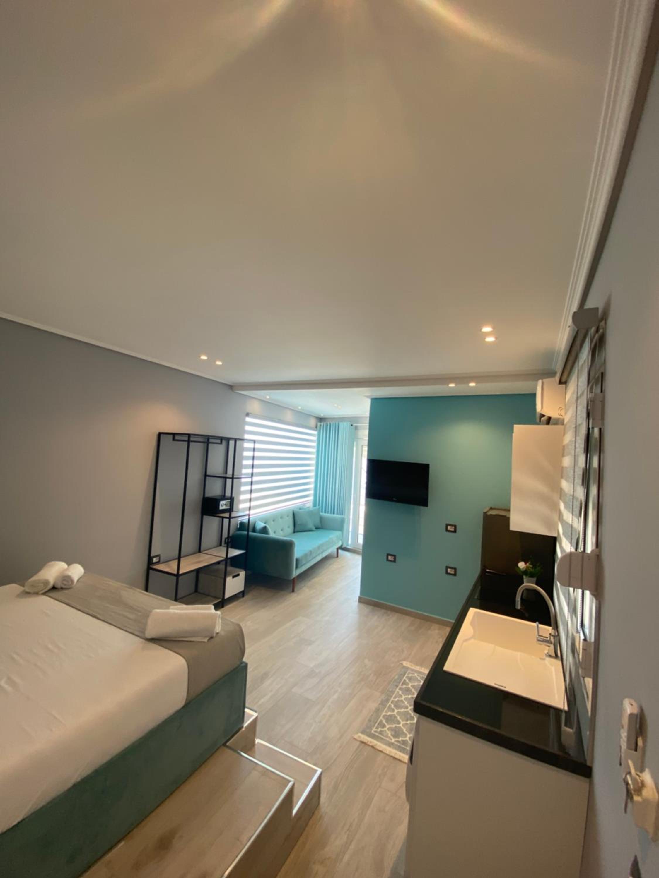 Crown Apartment