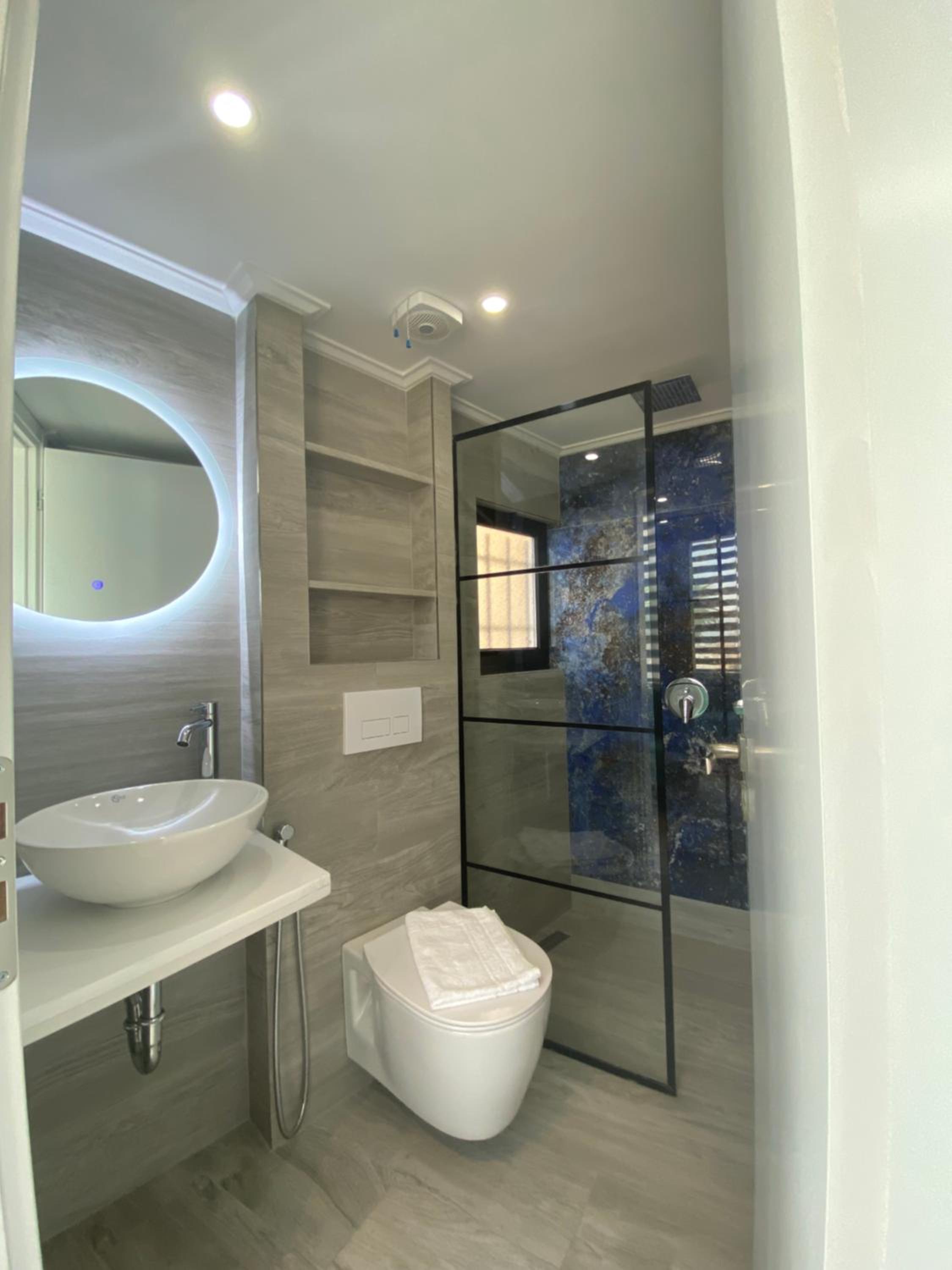 Crown Apartment