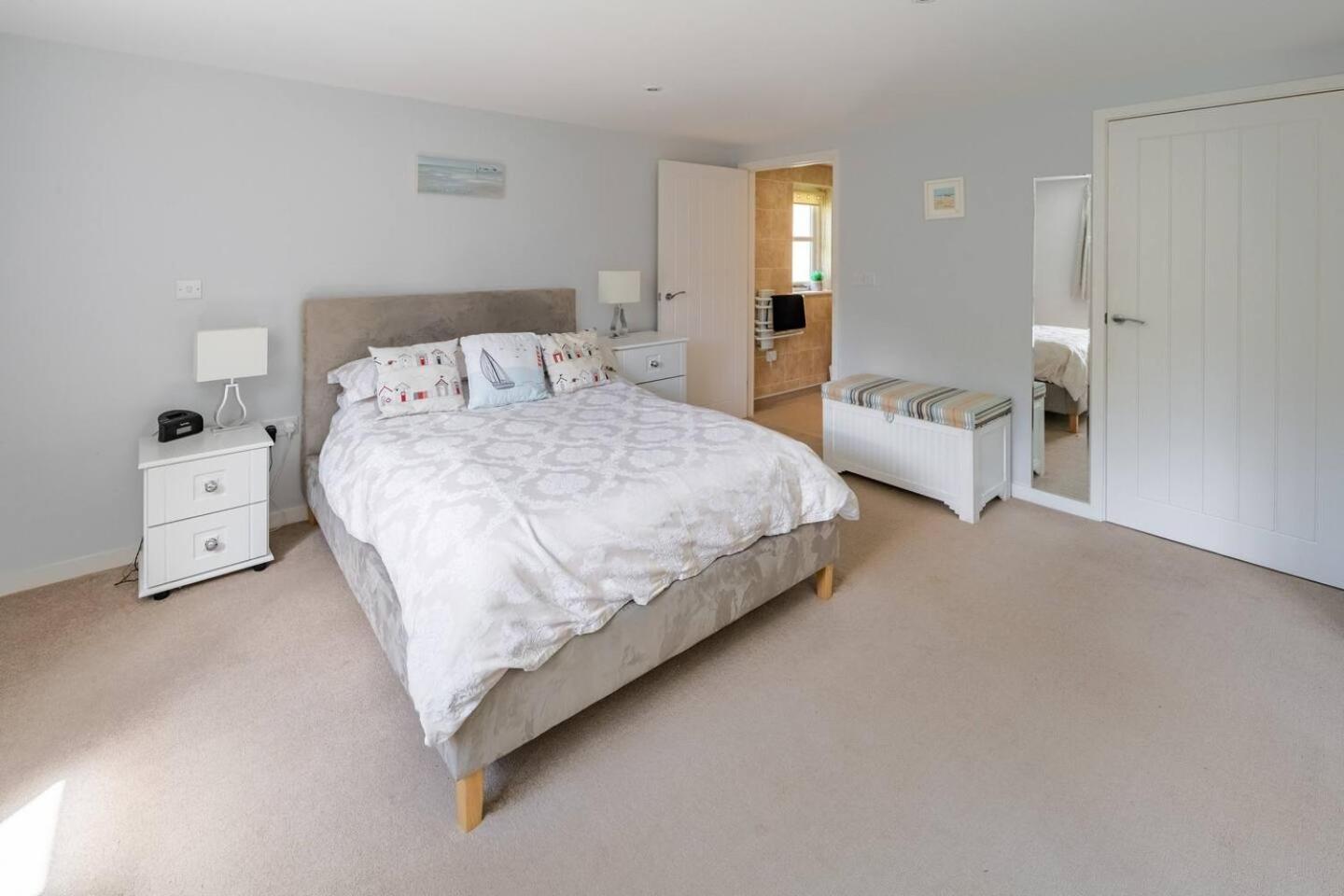 Osbornes Holiday House near Exeter with swimming pool