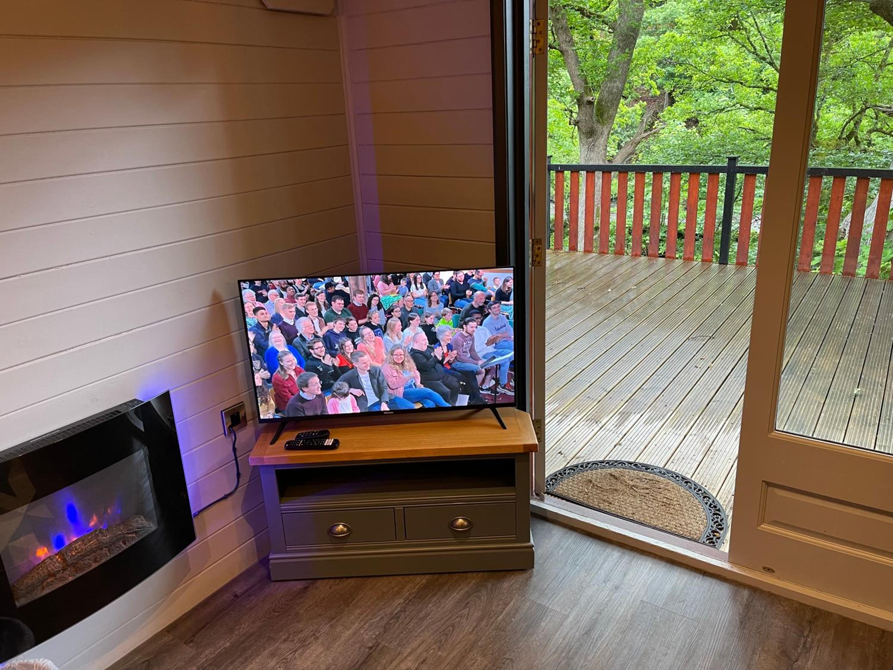 L14 - Riverside Penrhyn Lodge view 5