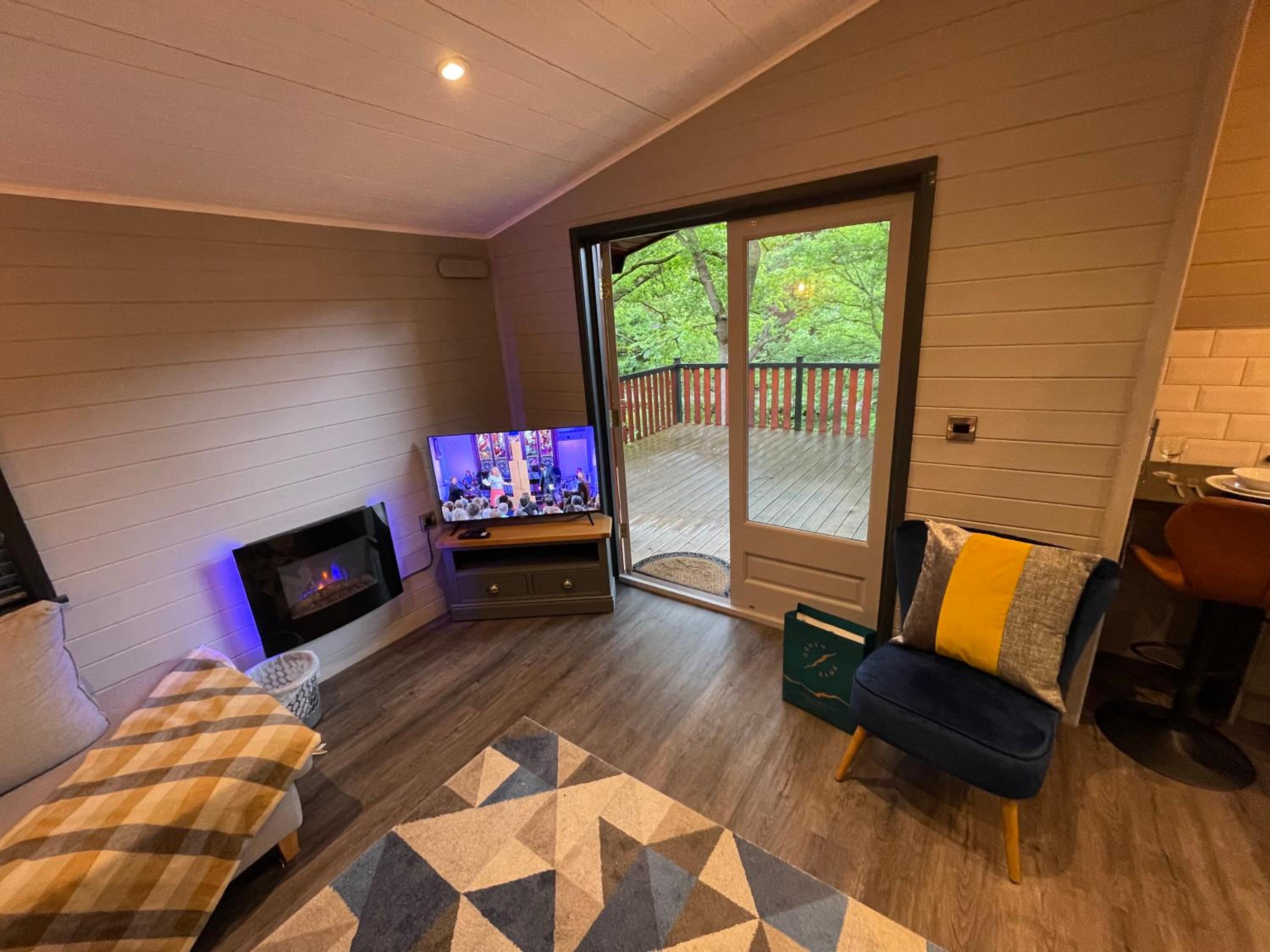 L14 - Riverside Penrhyn Lodge view 4