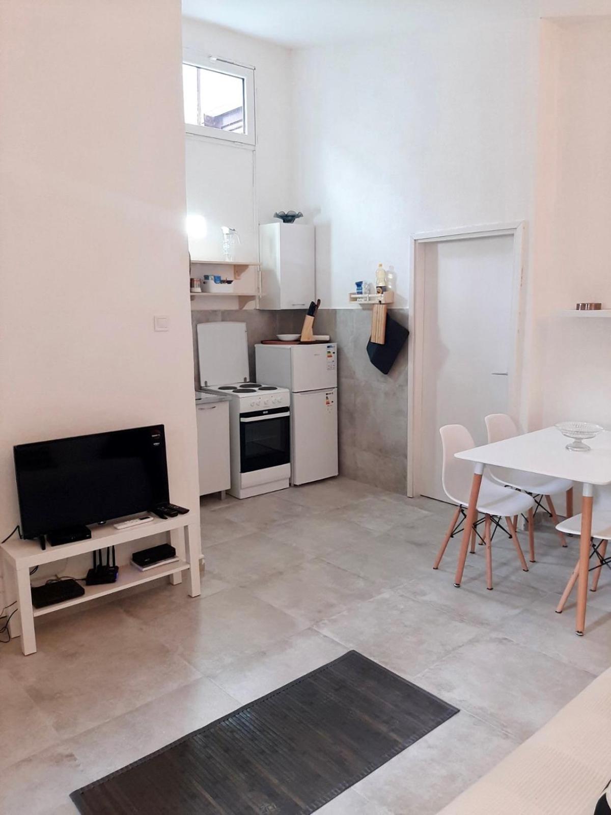 Apartment White view 4