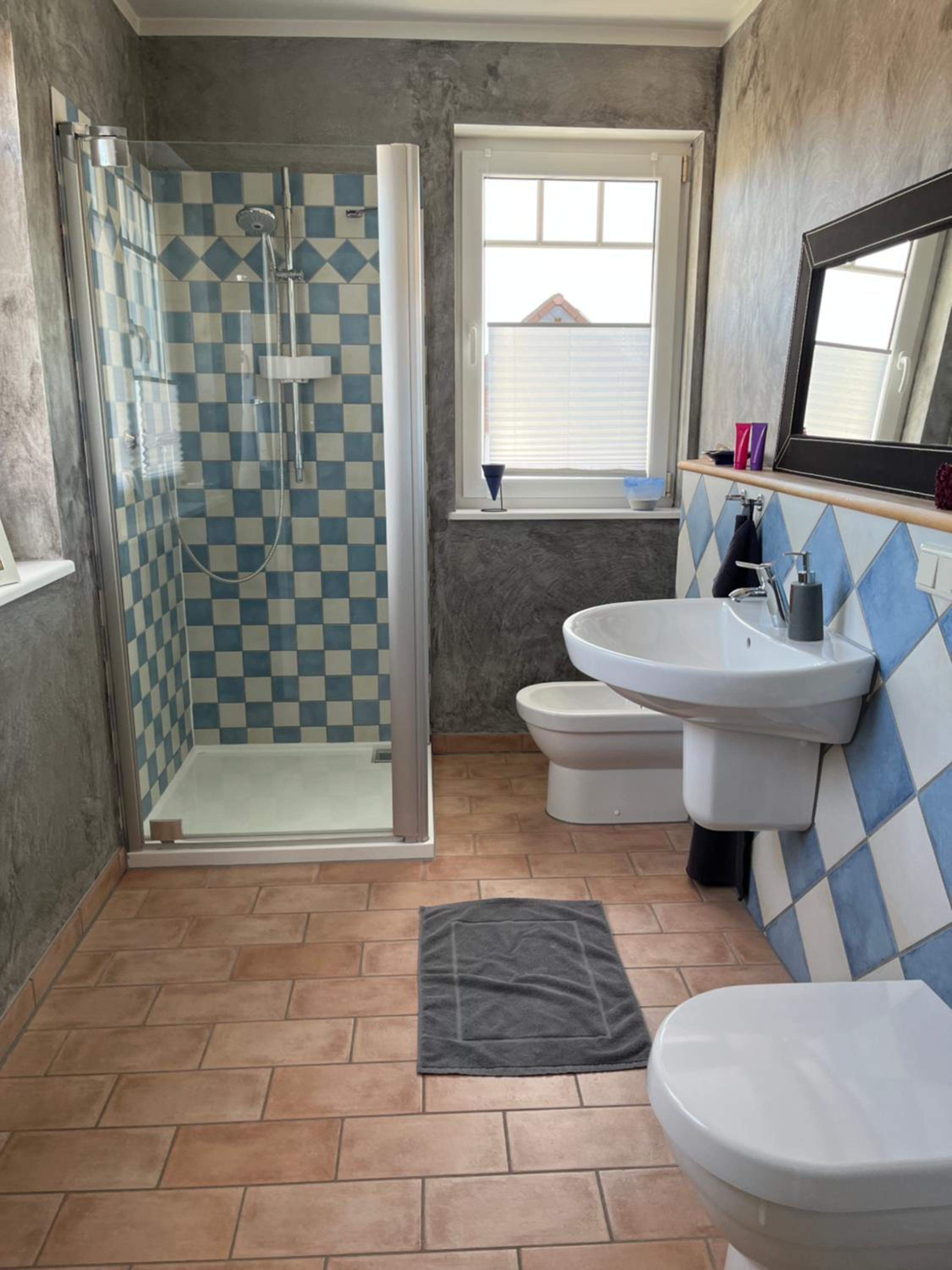Alternative zum Hotel Zimmer im Einfamilienhaus-eigenes Badezimmer im Flur