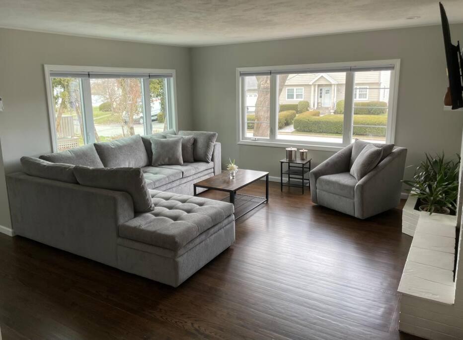 Shore Drive - 2 Bedroom/2 Bath/Bunk/Queen Oasis view 2