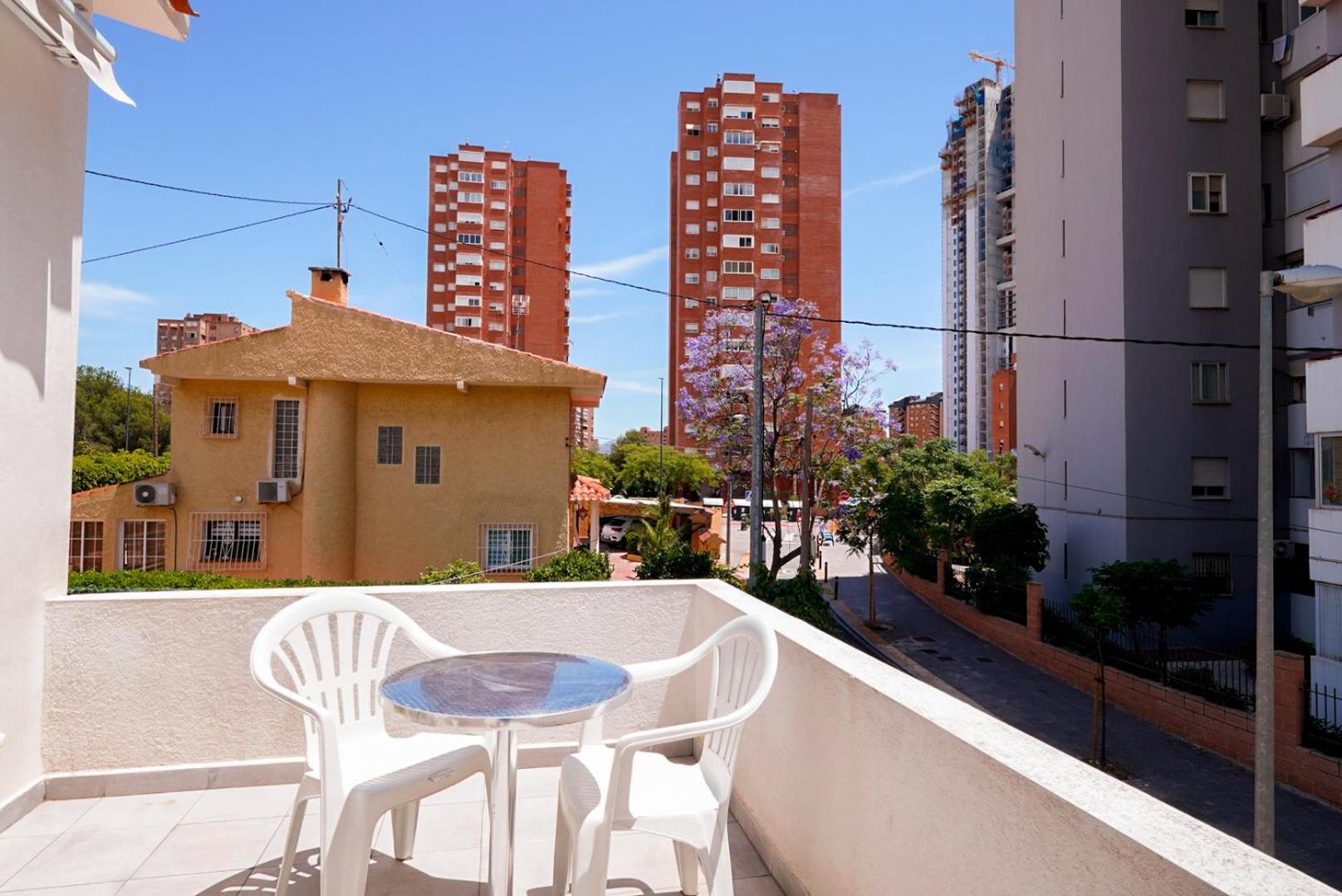Casa MYA con terreno privado y parking compartido - a 800m de Playa Poniente