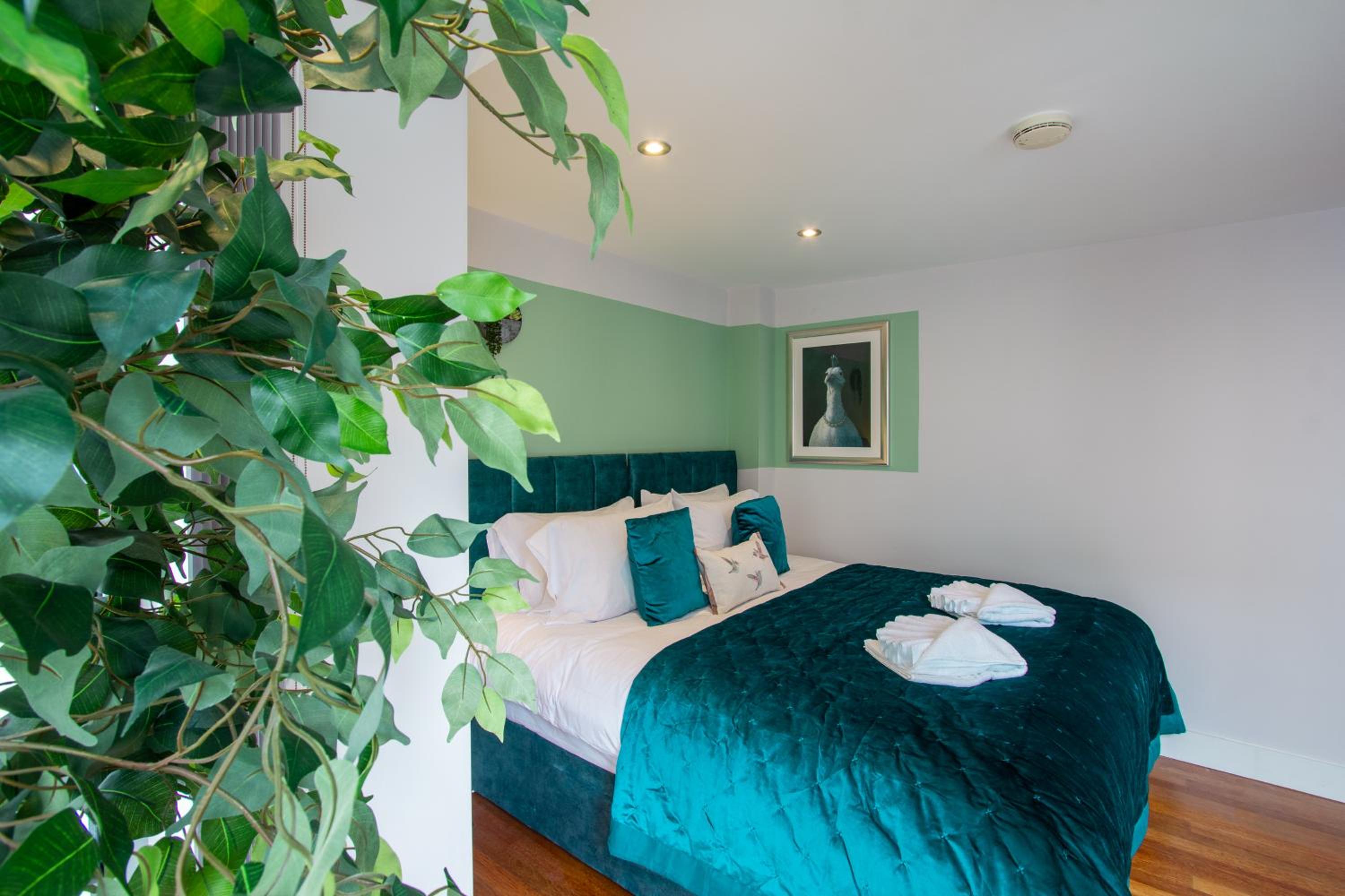 Luxury at The Brunswick - Free Parking-4 bedrooms view 2