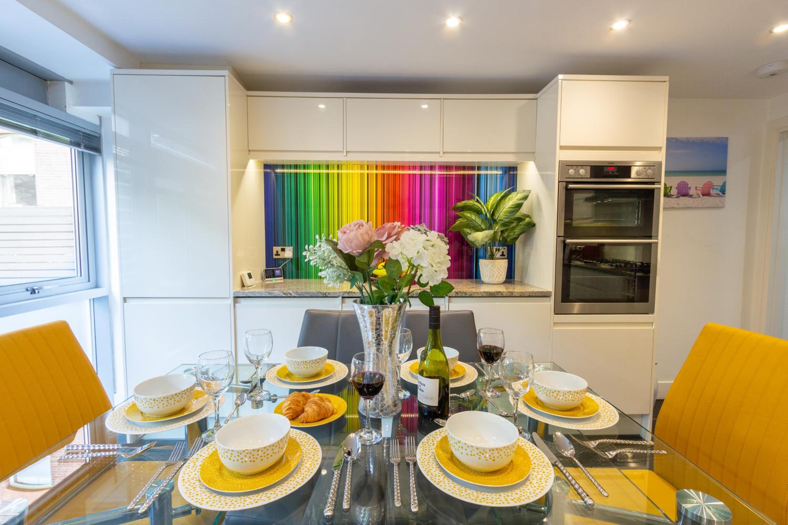 Luxury at The Brunswick - Free Parking-4 bedrooms view 5