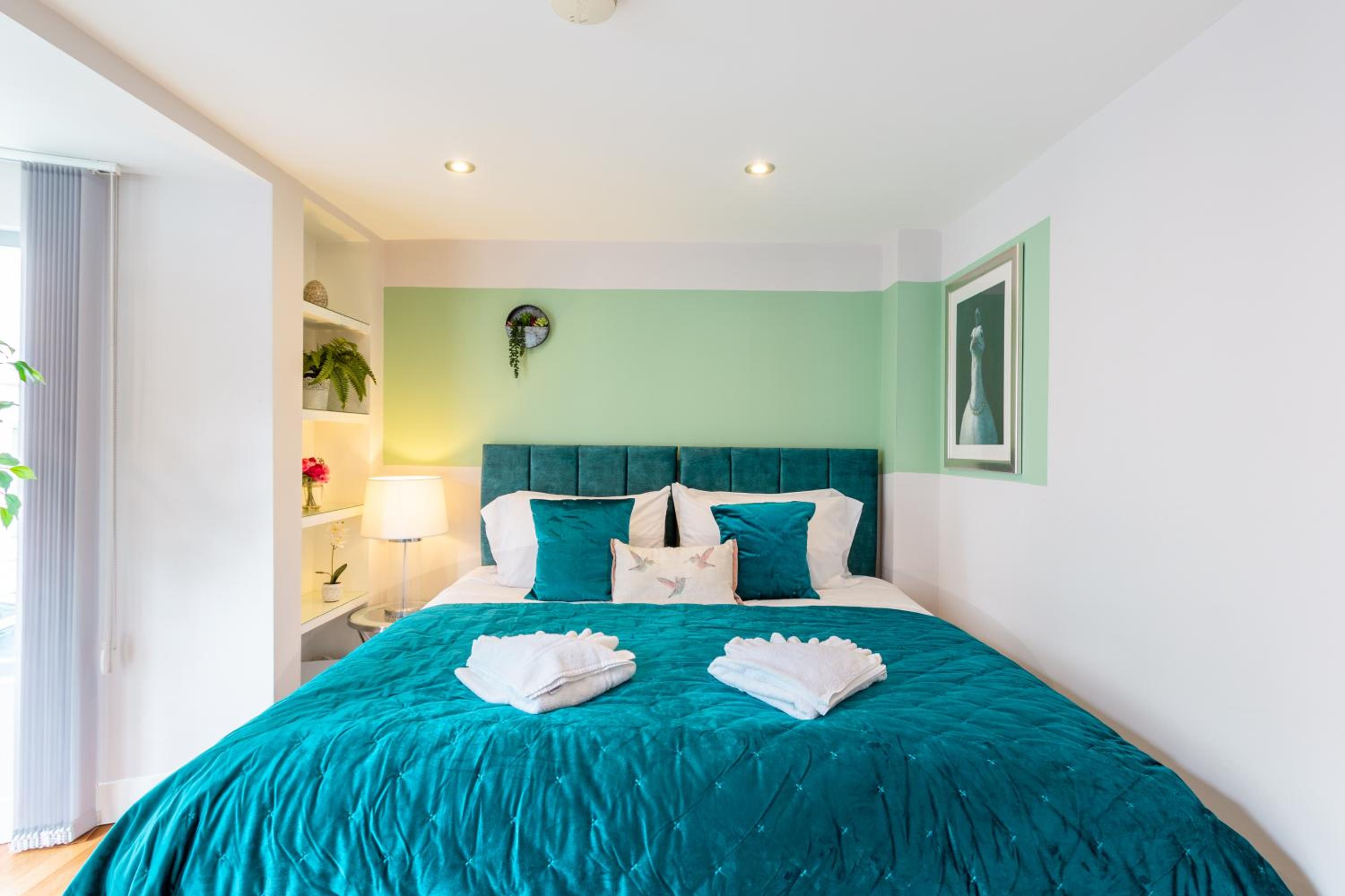 Luxury at The Brunswick - Free Parking-4 bedrooms view 4