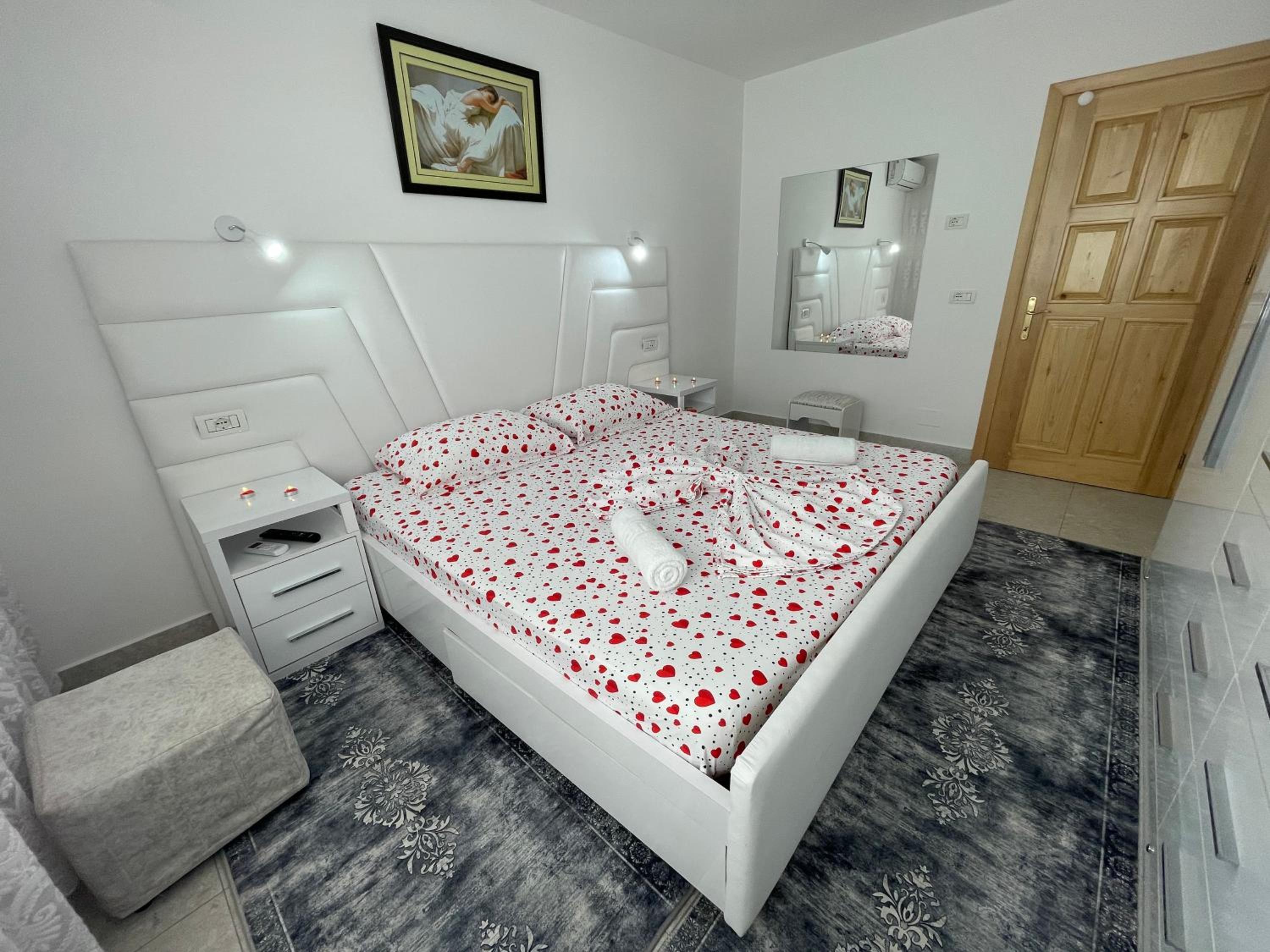 ROMANCE Apartments