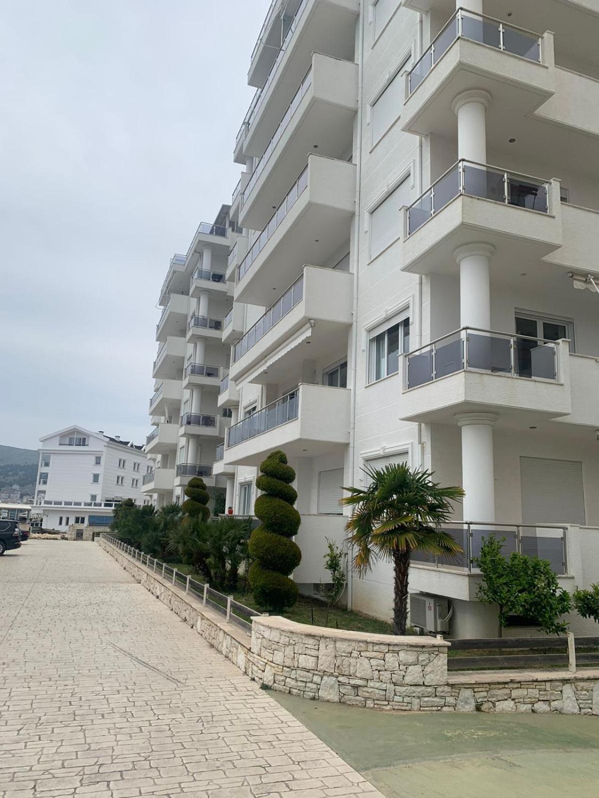 Loli Apartment Luxury white Residence