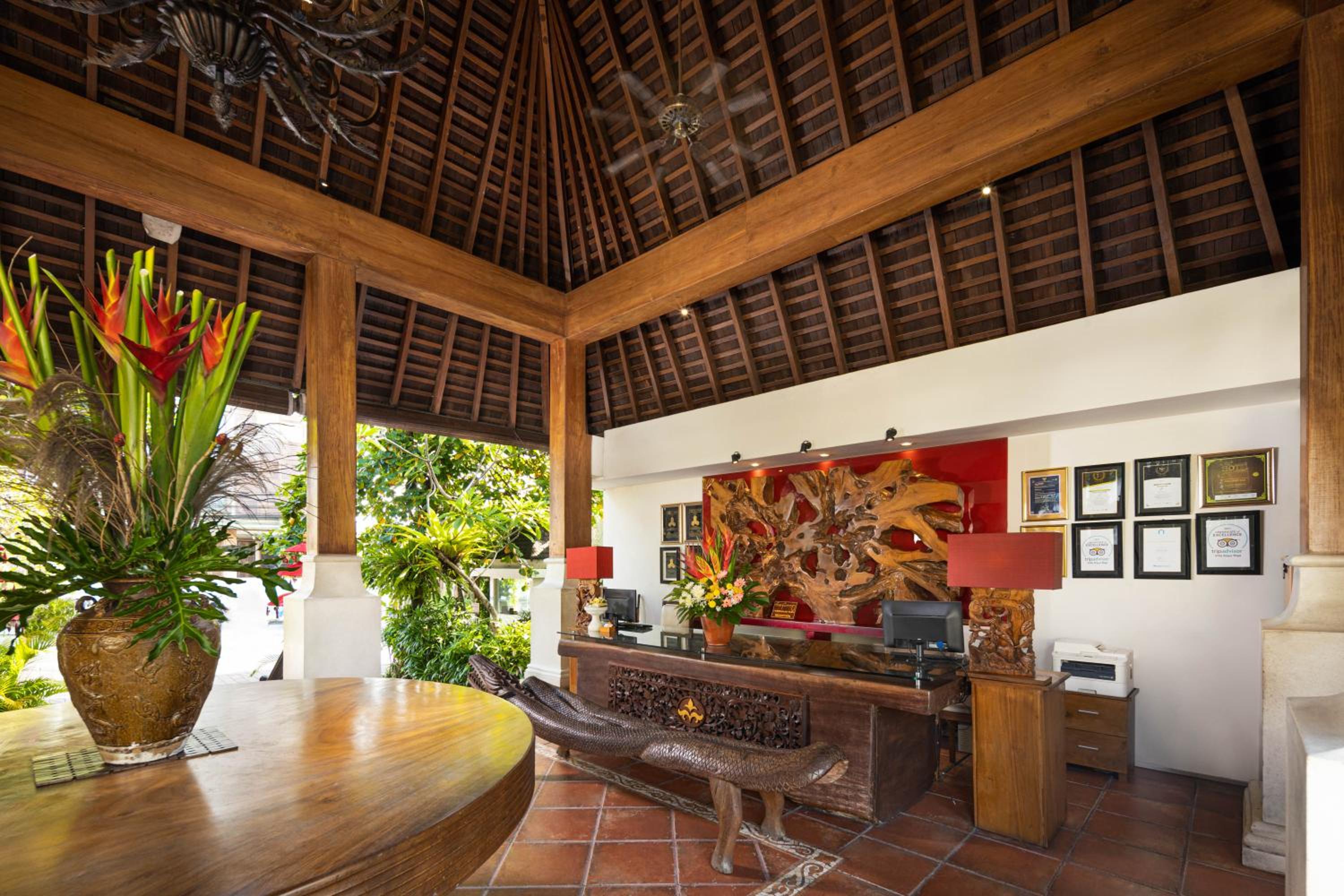 Villa Kayu Raja