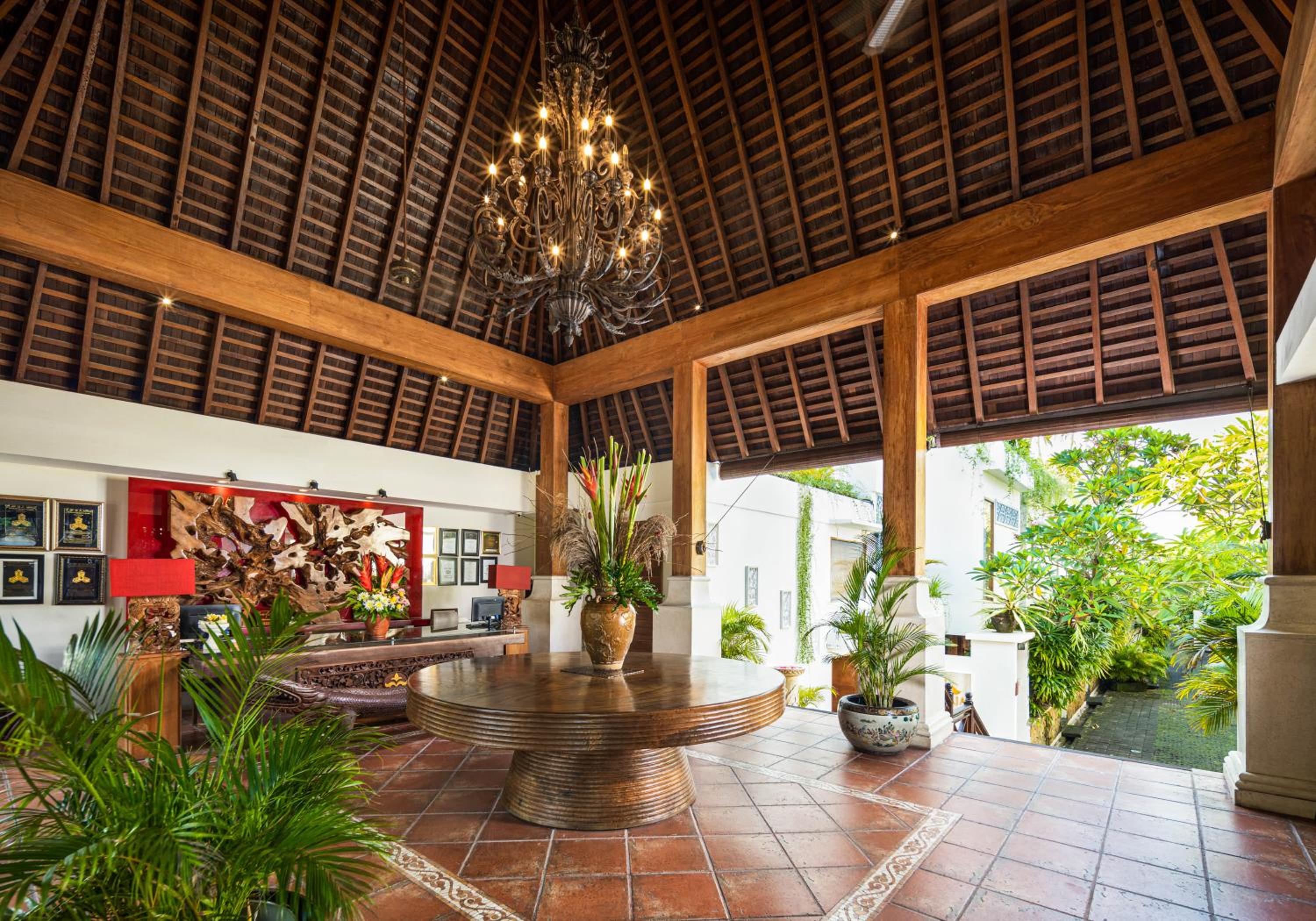 Villa Kayu Raja
