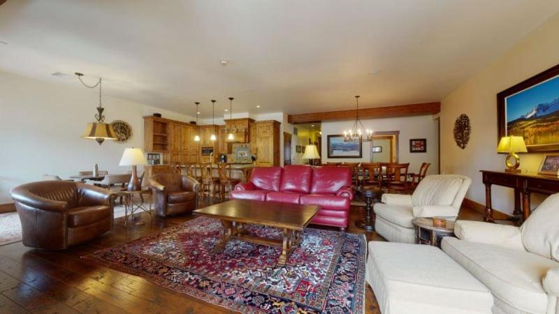 Luxury 4 Bedroom Penthouse In Lionshead Village With Rooftop Pool, Just A Short Walk To Gondola view 3