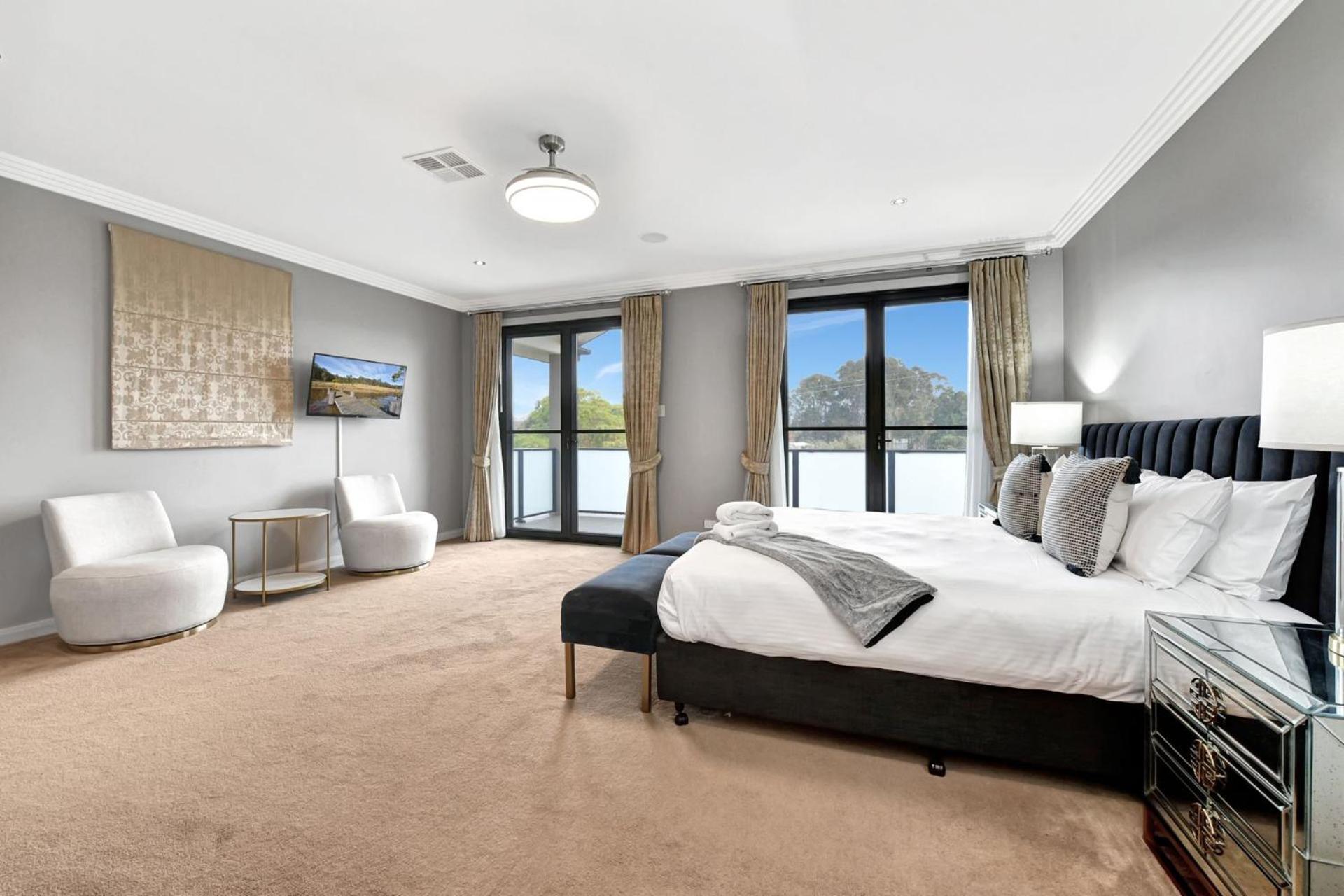 Luxury Hunter Valley Manor Estate Located in Central Hunter Valley