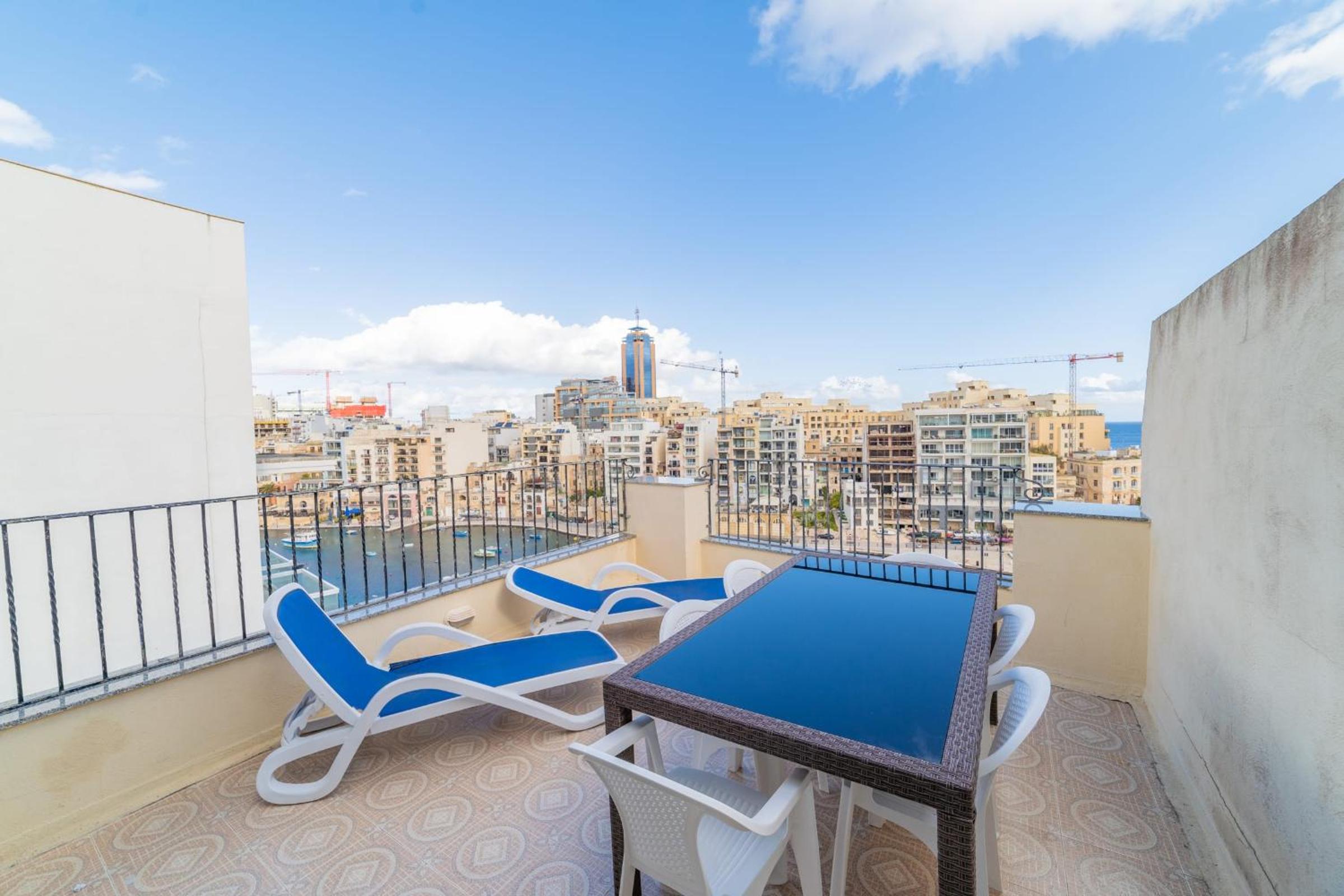 Amazing views of Spinola Bay in Heart of StJulians-hosted by Sweetstay photo 5