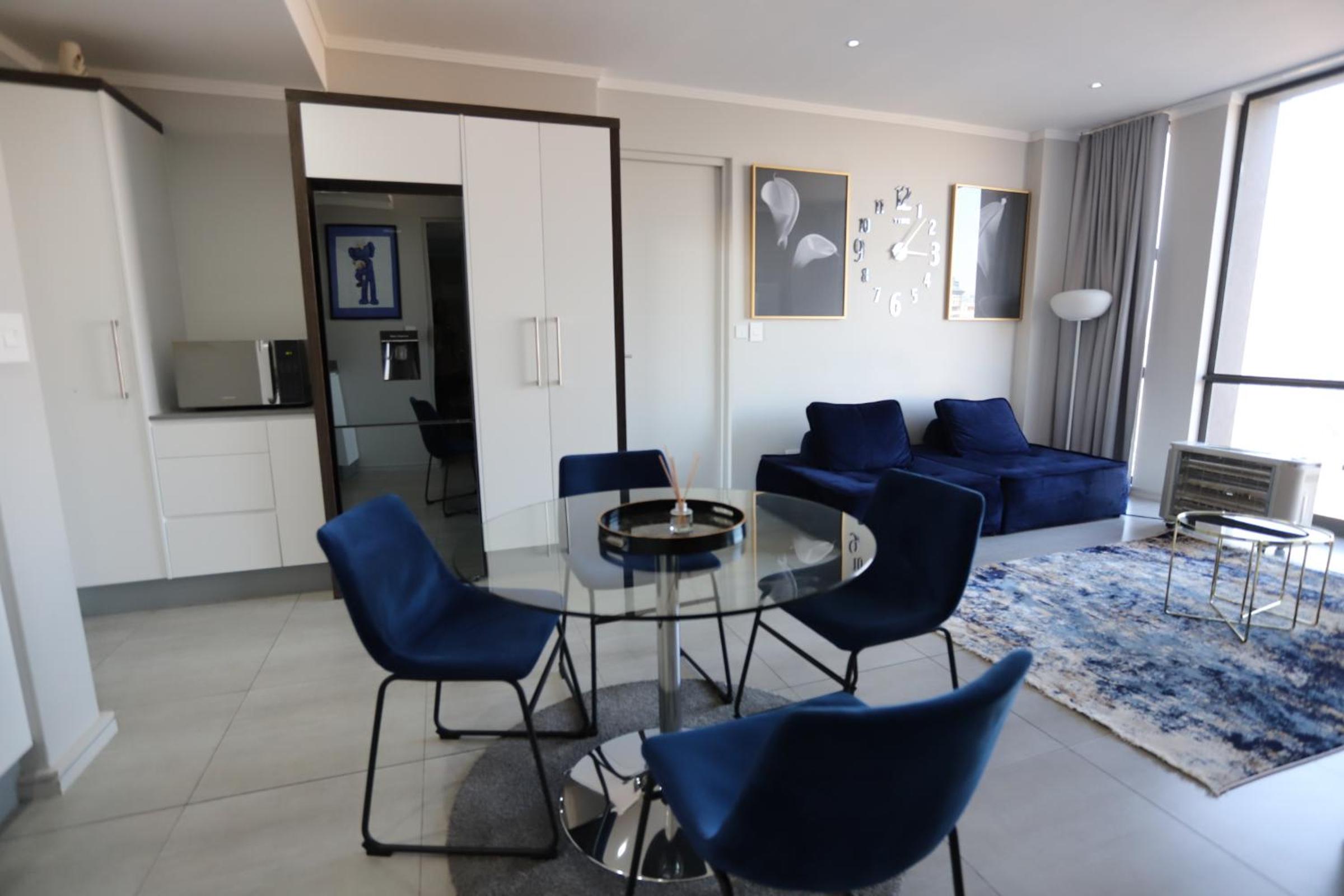 Sandton Apartment 15 West Road South