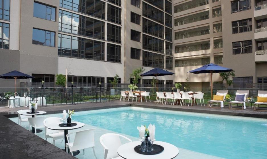 Sandton Apartment 15 West Road South