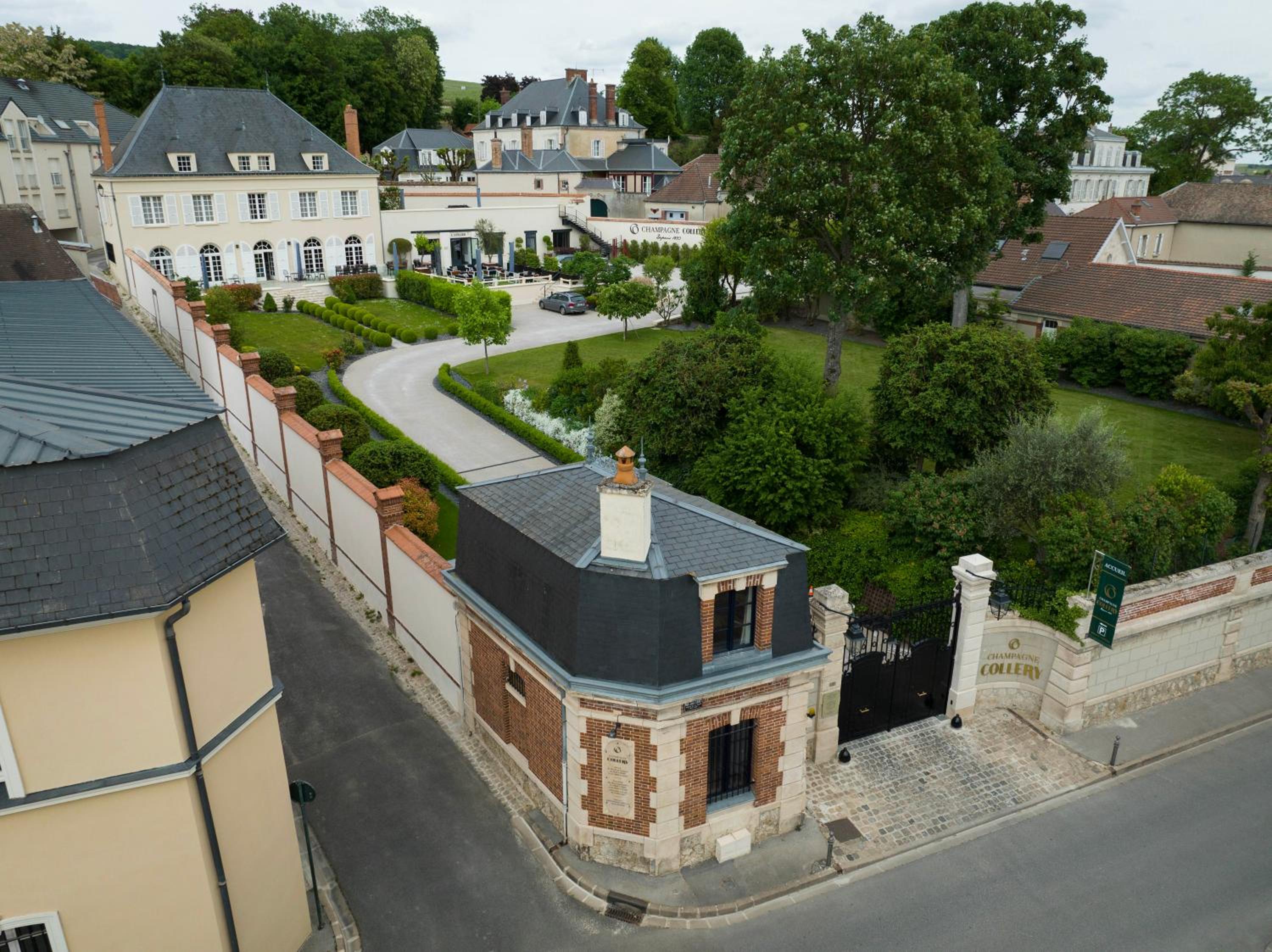 Photo 10