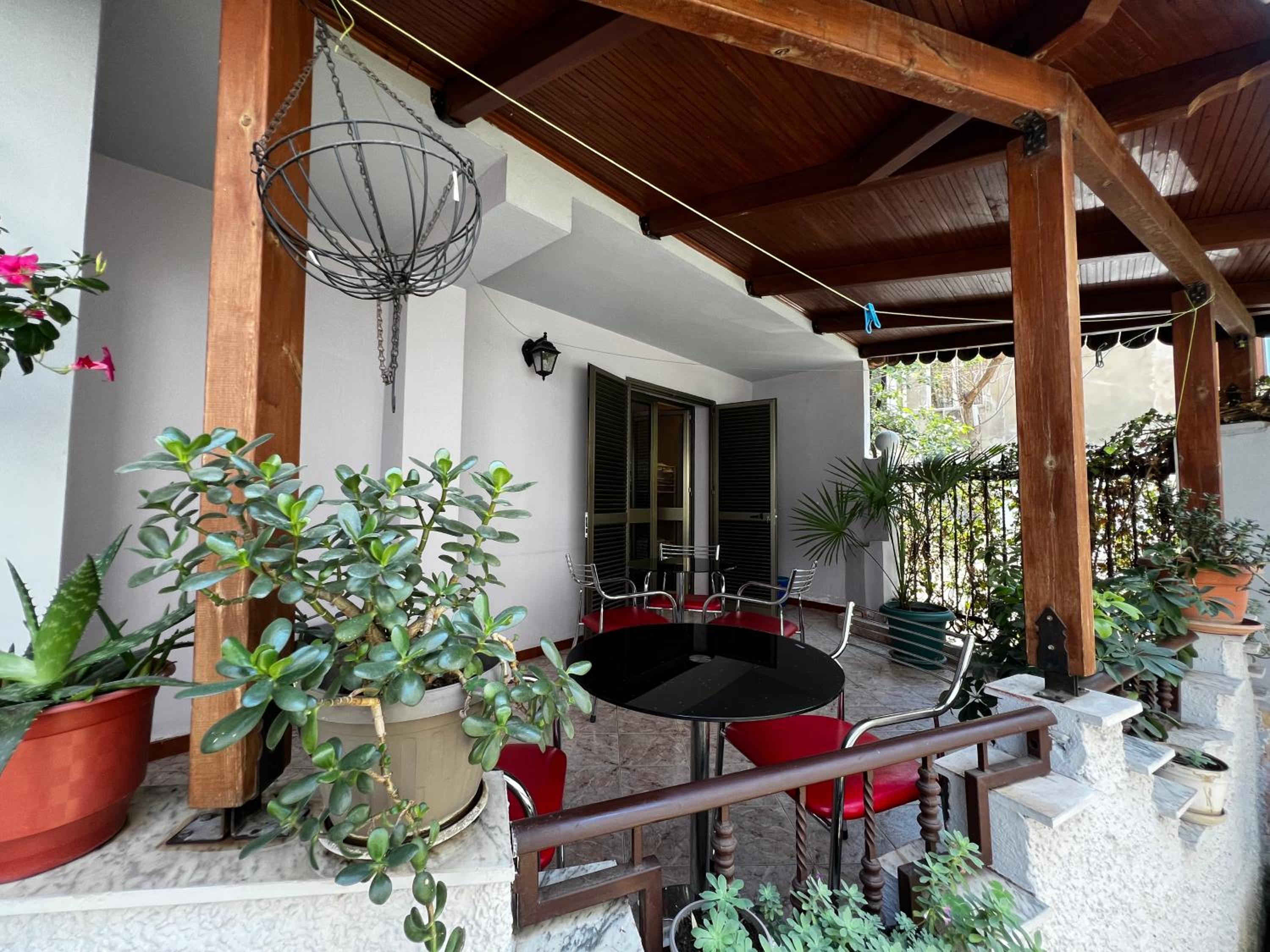 Grand Veranda Apartment