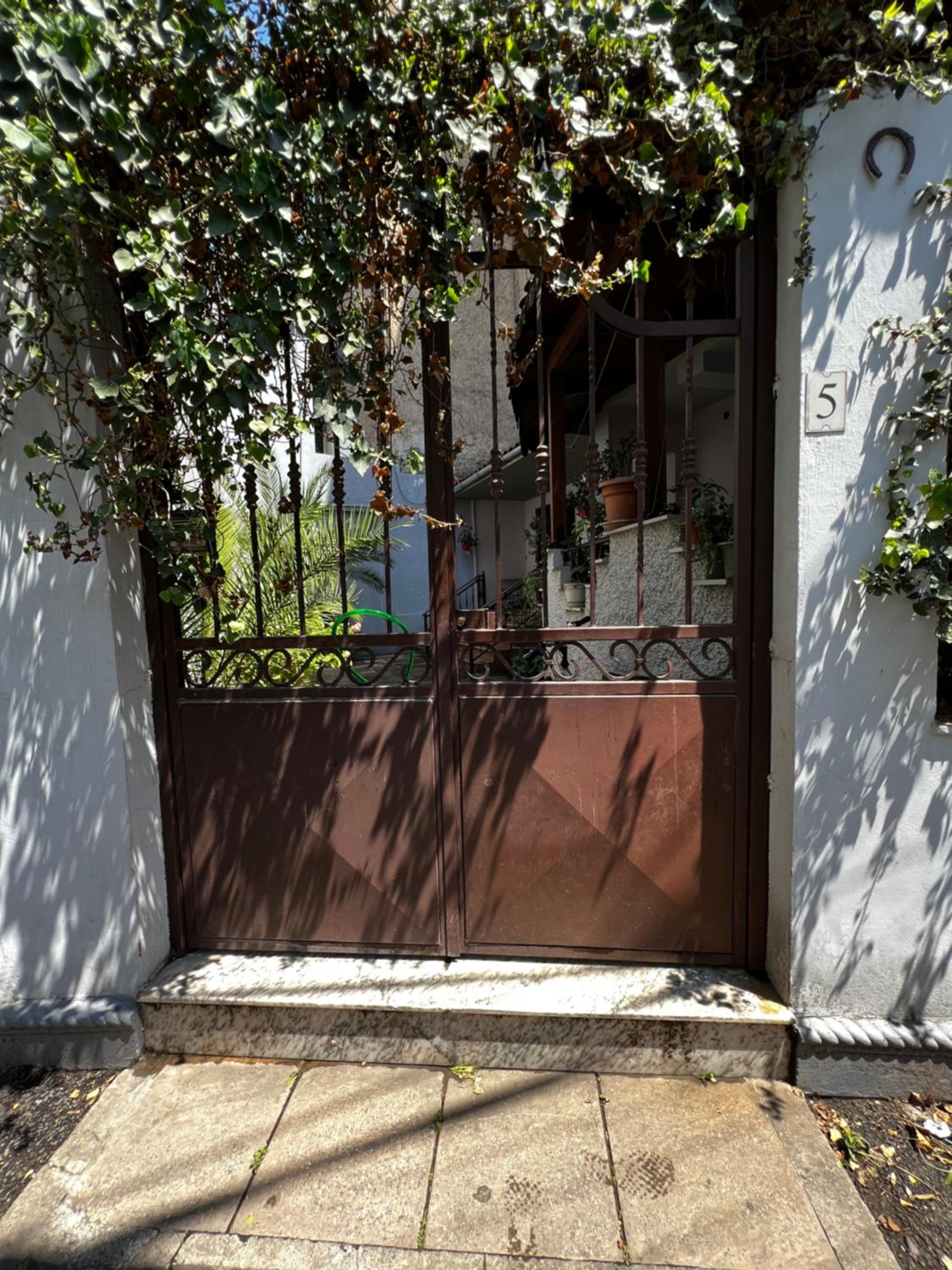 Grand Veranda Apartment