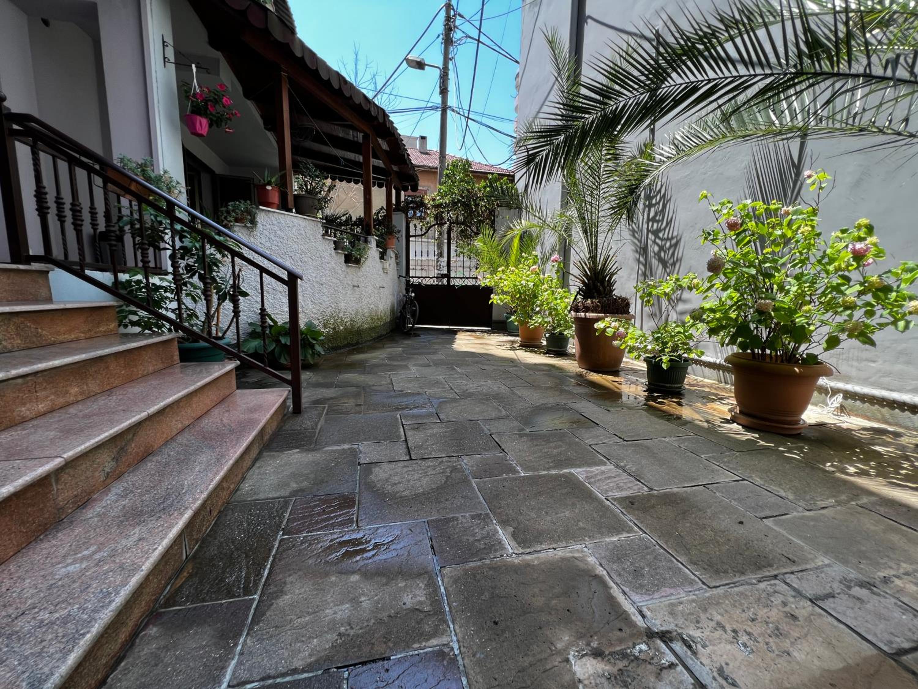 Grand Veranda Apartment