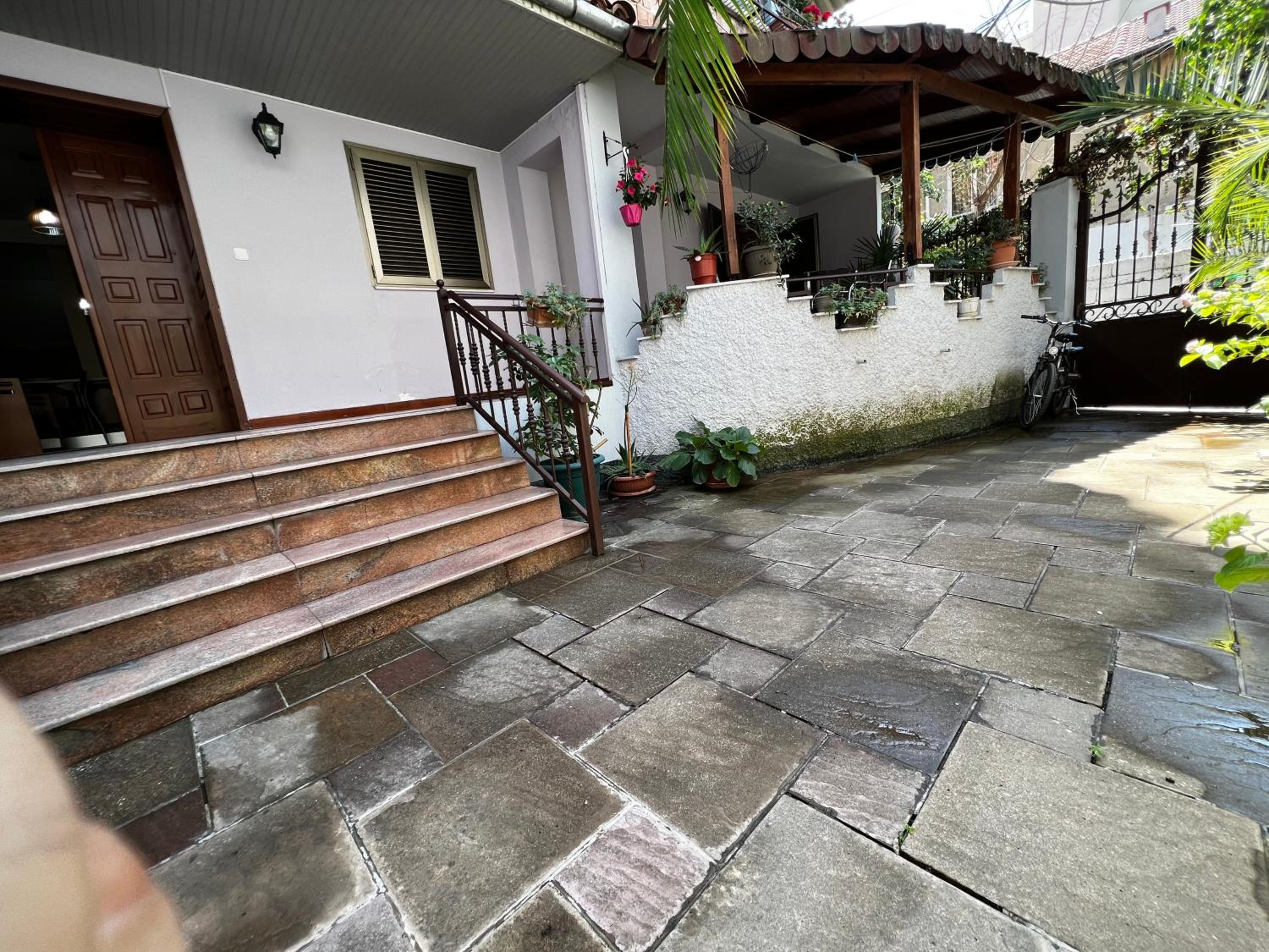 Grand Veranda Apartment