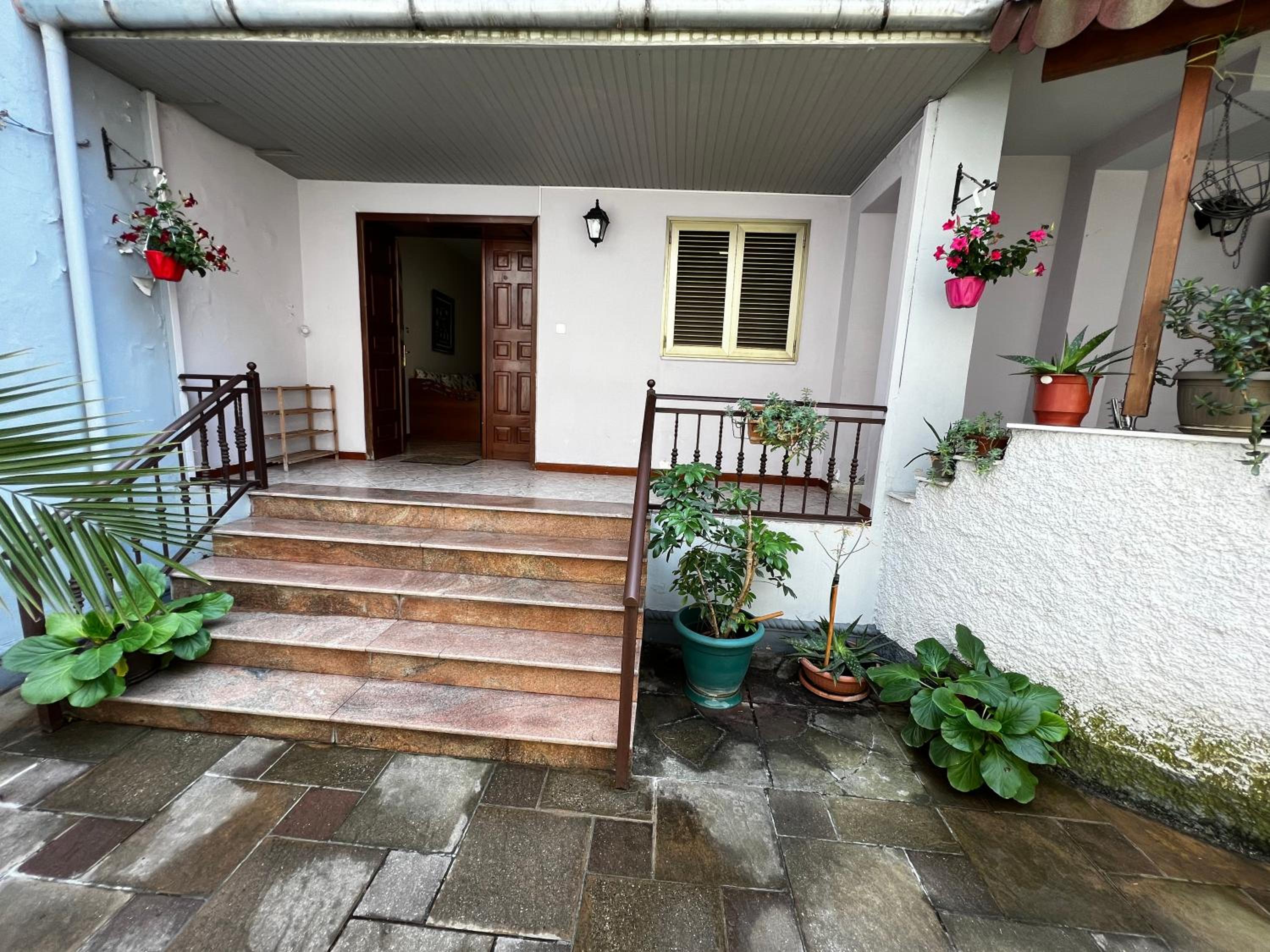Grand Veranda Apartment