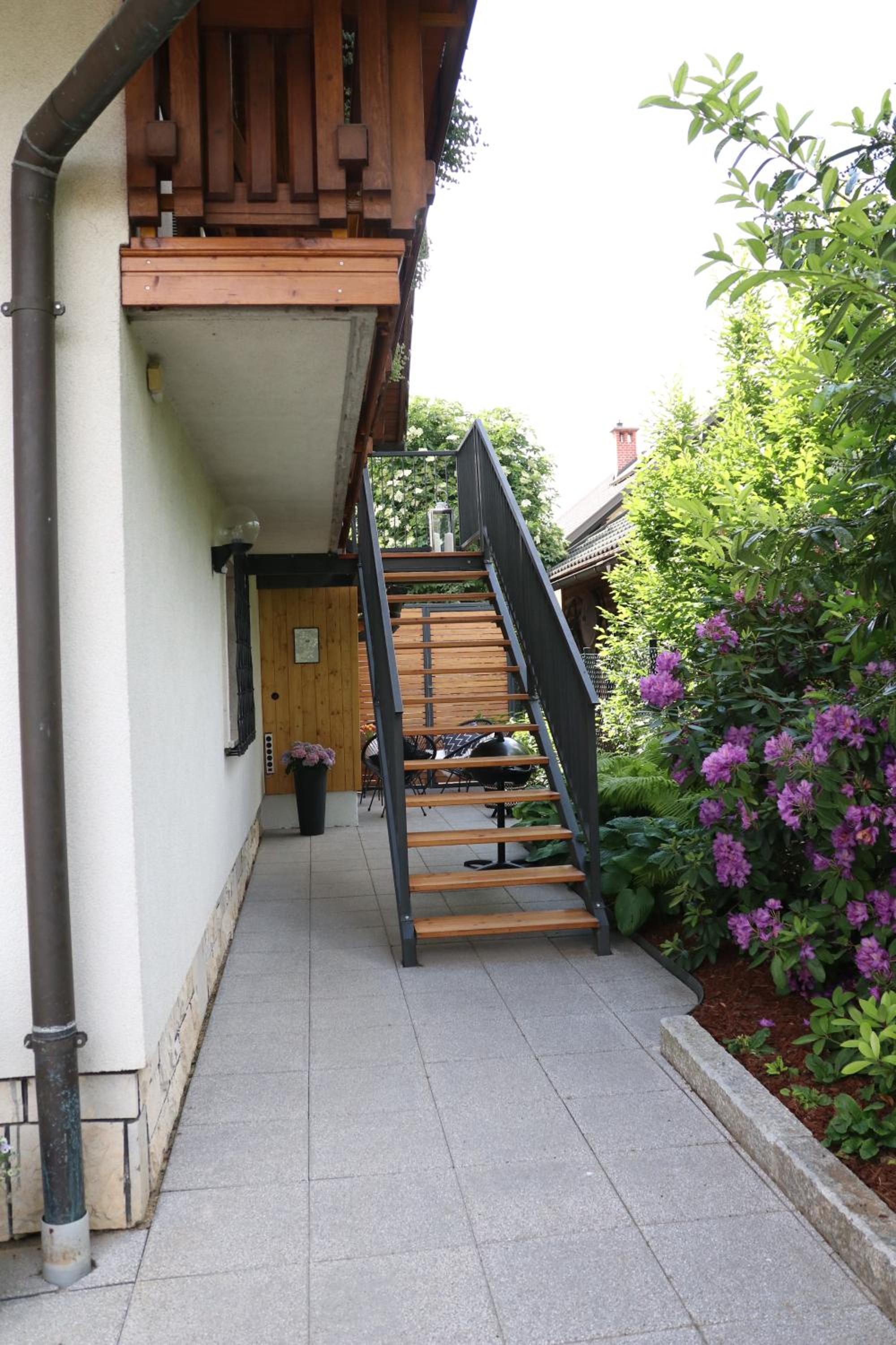 Lusht'n apartma view 4