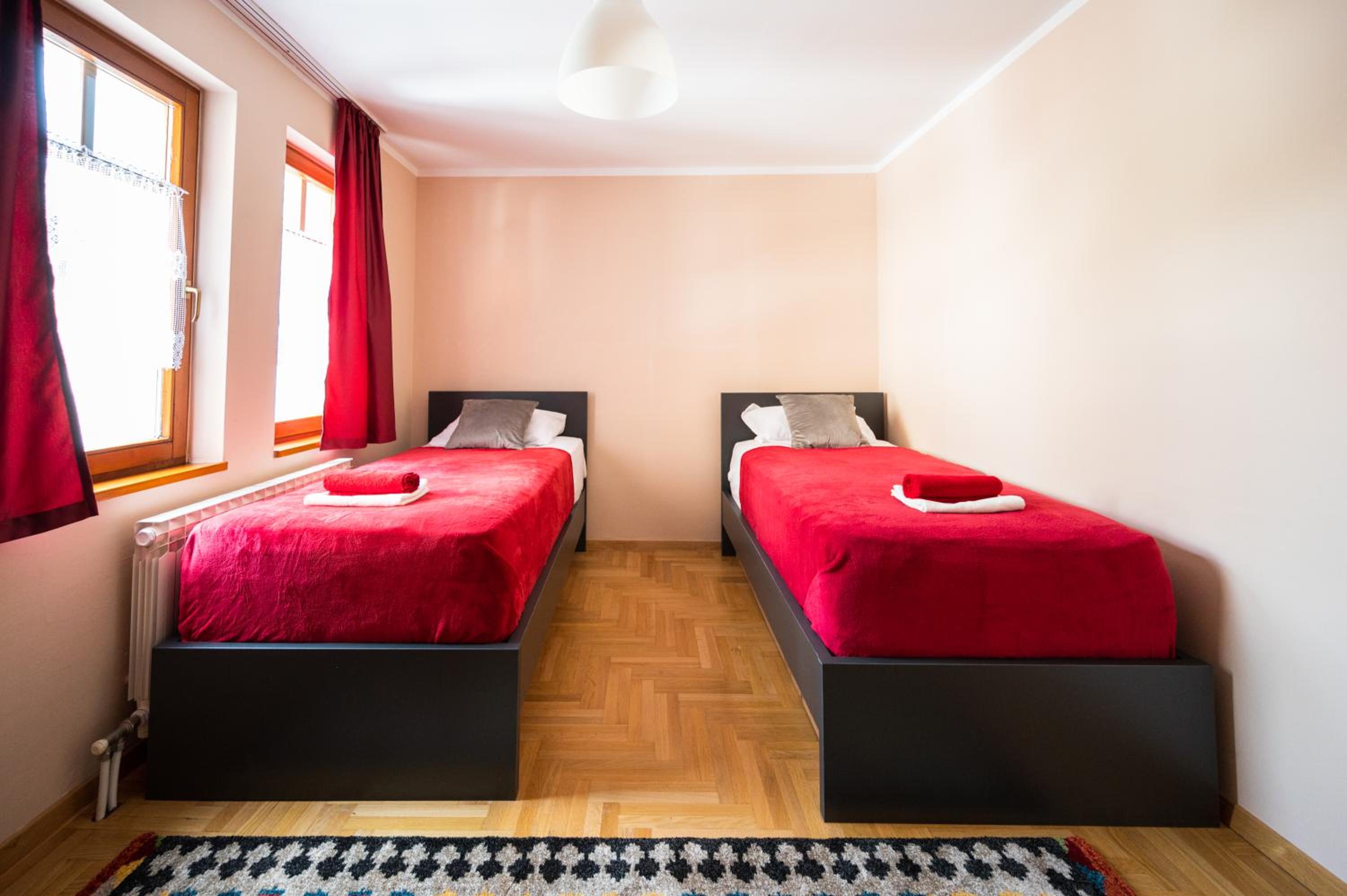 Spacious & Modern Apartments- Old Town