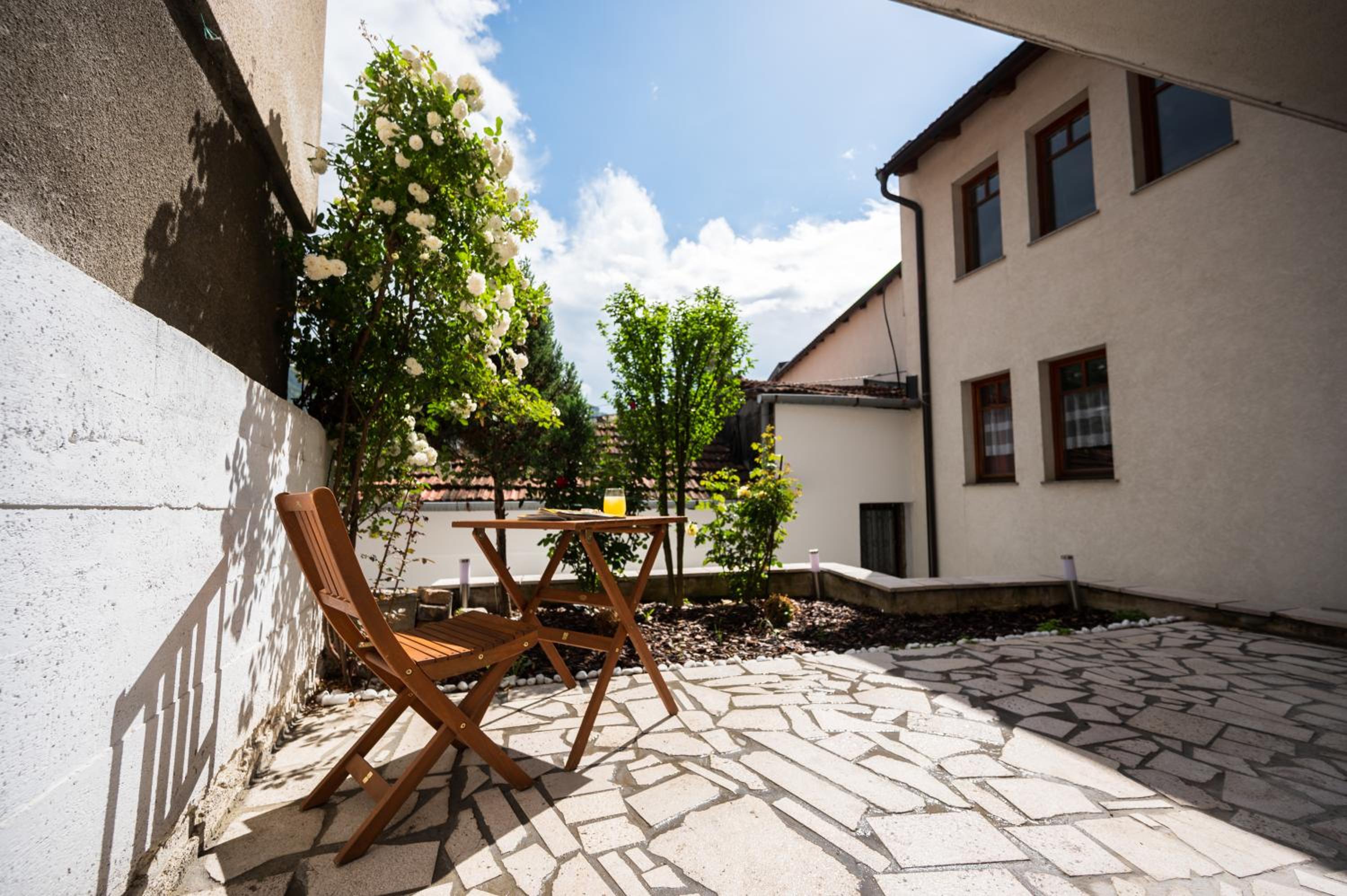 Spacious & Modern Apartments- Old Town