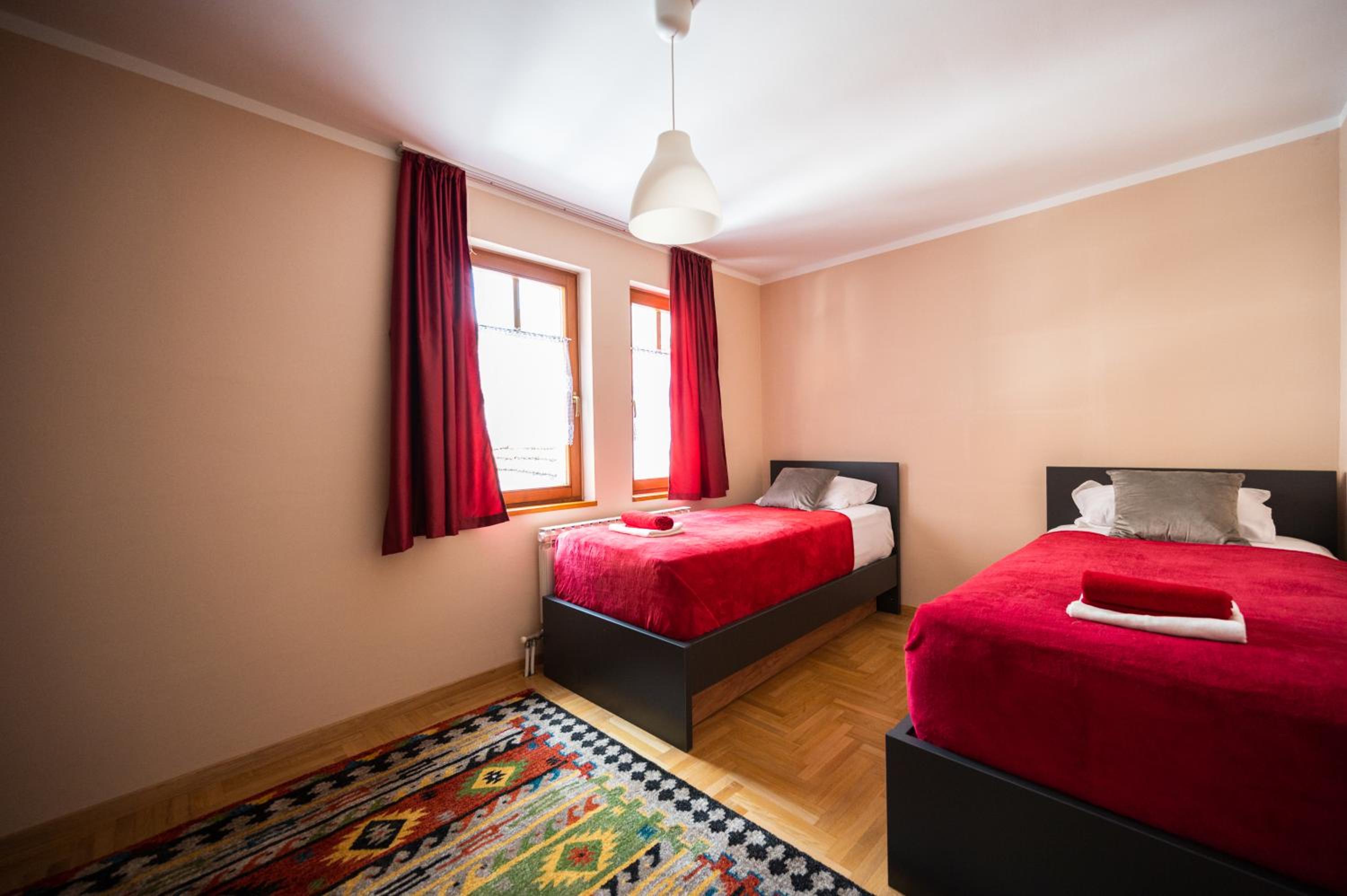 Spacious & Modern Apartments- Old Town