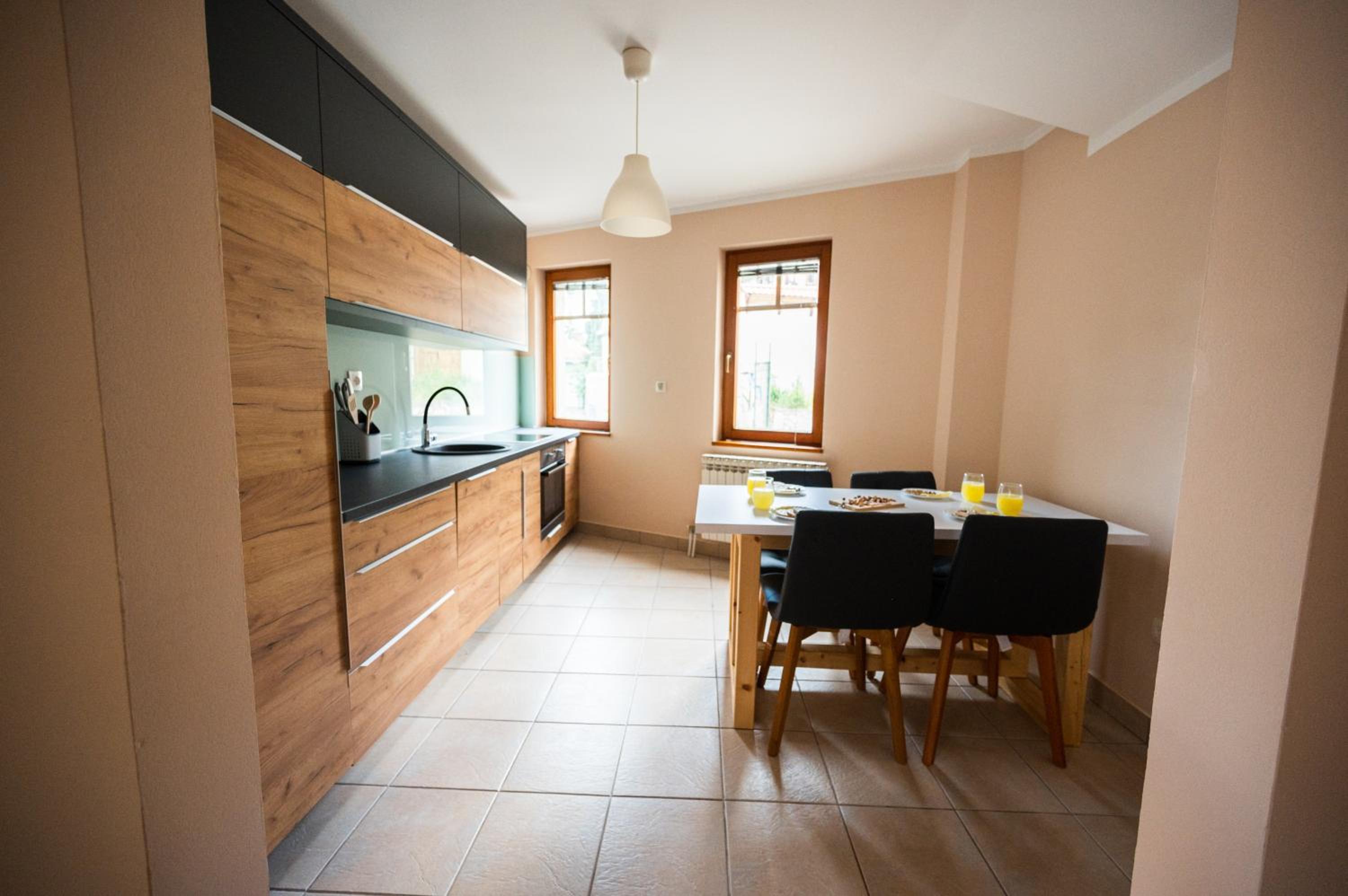 Spacious & Modern Apartments- Old Town
