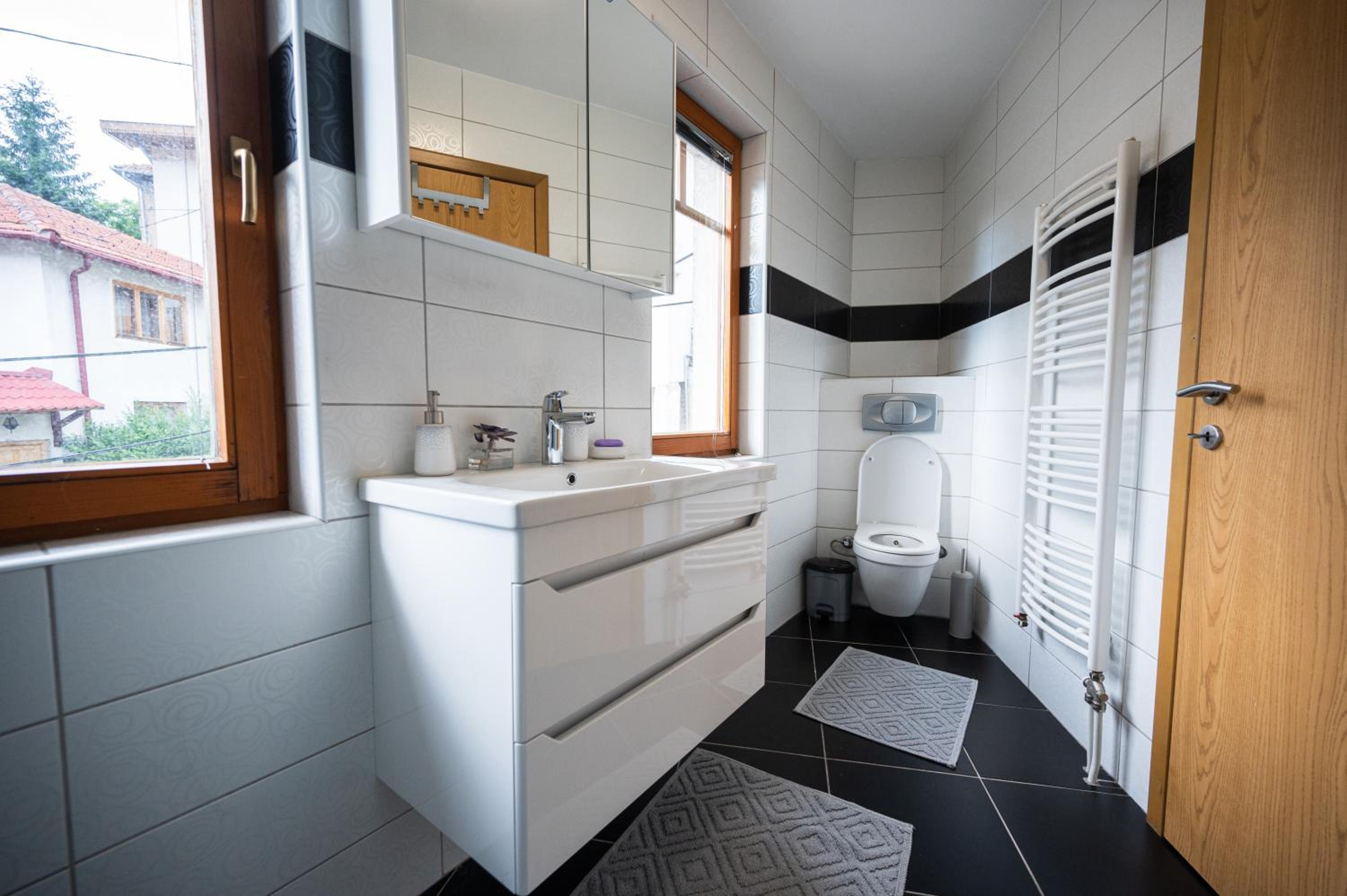 Spacious & Modern Apartments- Old Town