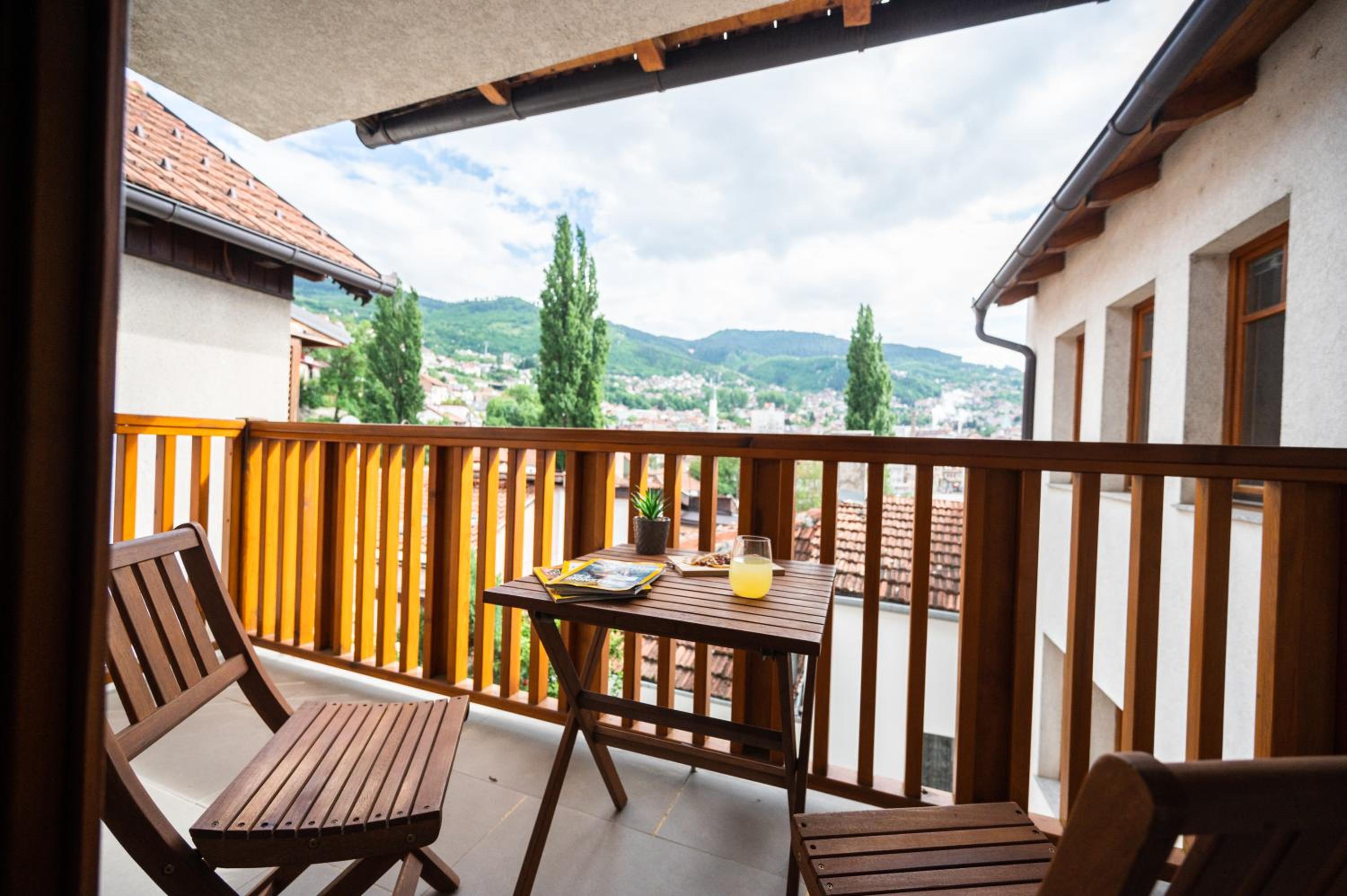 Spacious & Modern Apartments- Old Town