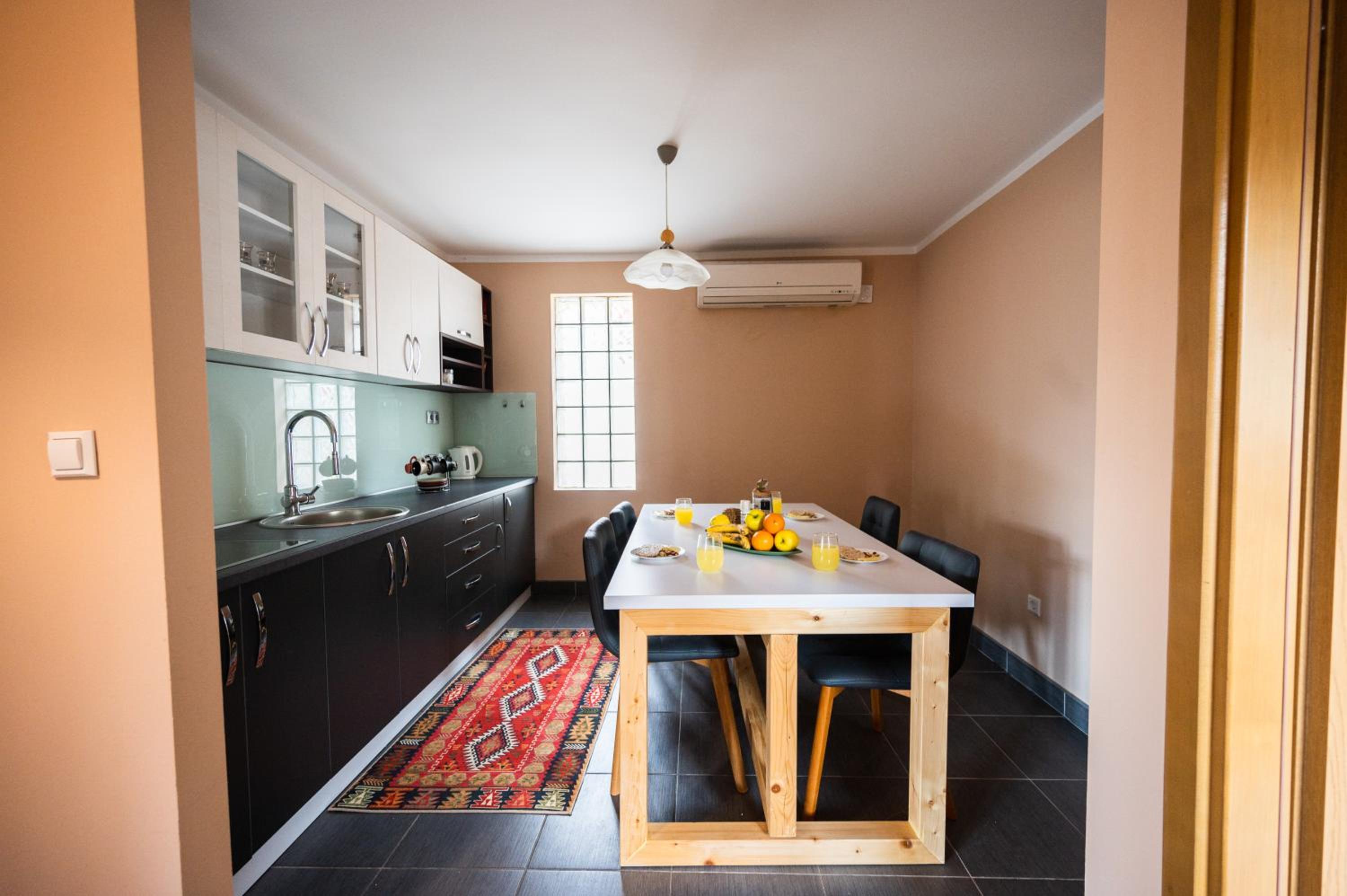 Spacious & Modern Apartments- Old Town