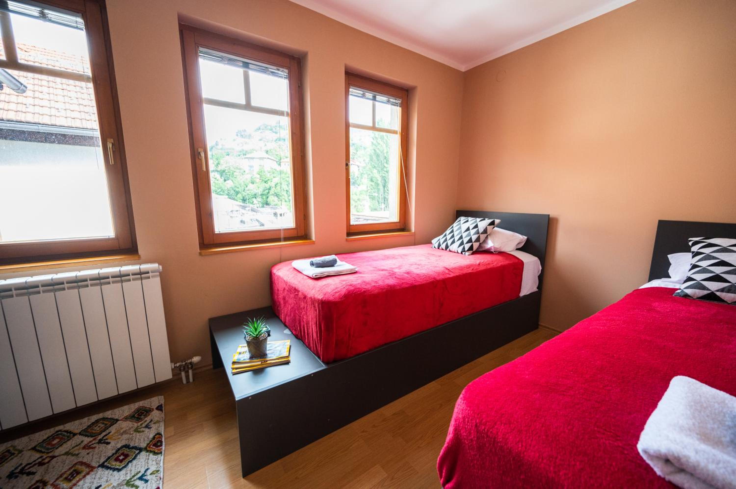 Spacious & Modern Apartments- Old Town
