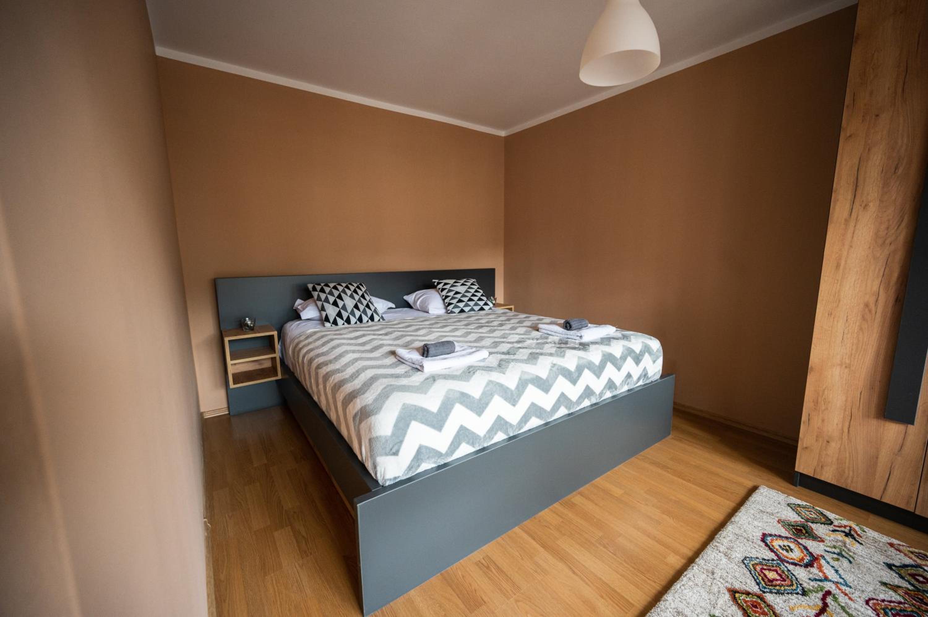 Spacious & Modern Apartments- Old Town