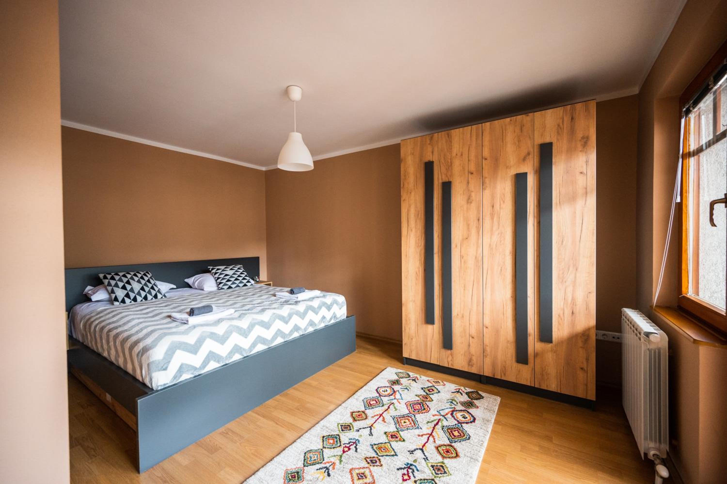 Spacious & Modern Apartments- Old Town