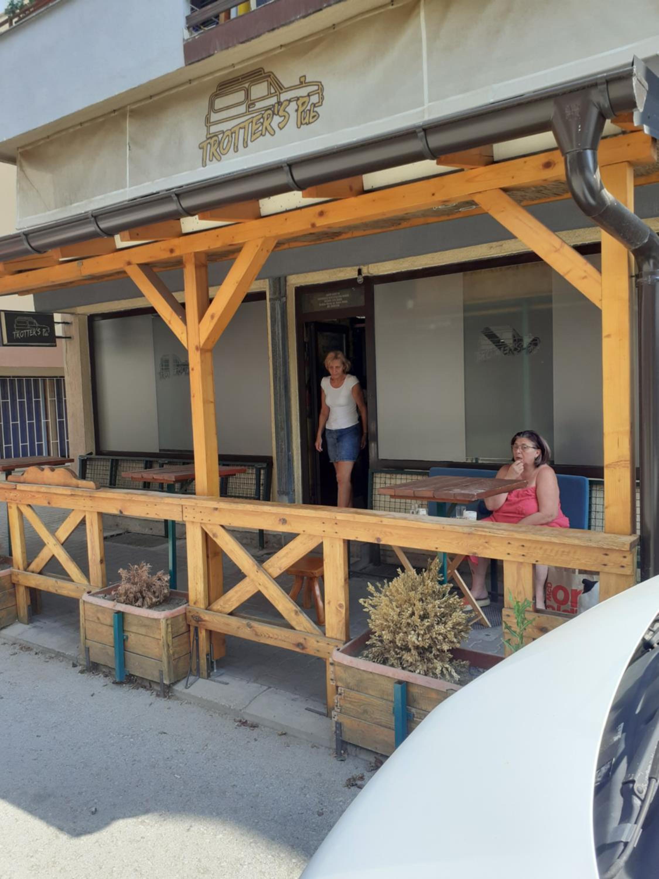 Porodicni apartman,Viktor cafee view 3