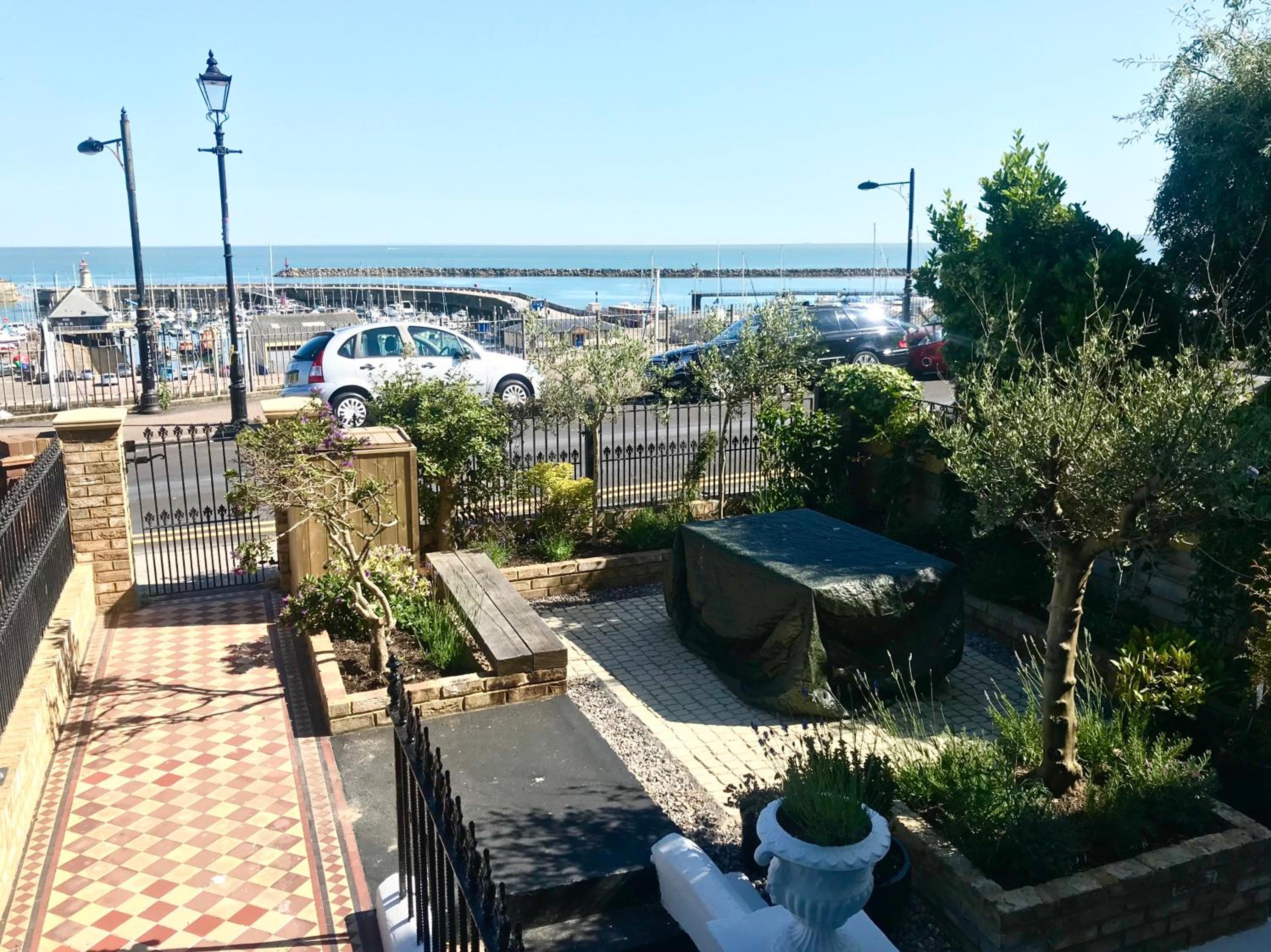 Marina Retreat - Stunning 4 bedroom, 3 bathroom house with harbour views! view 4