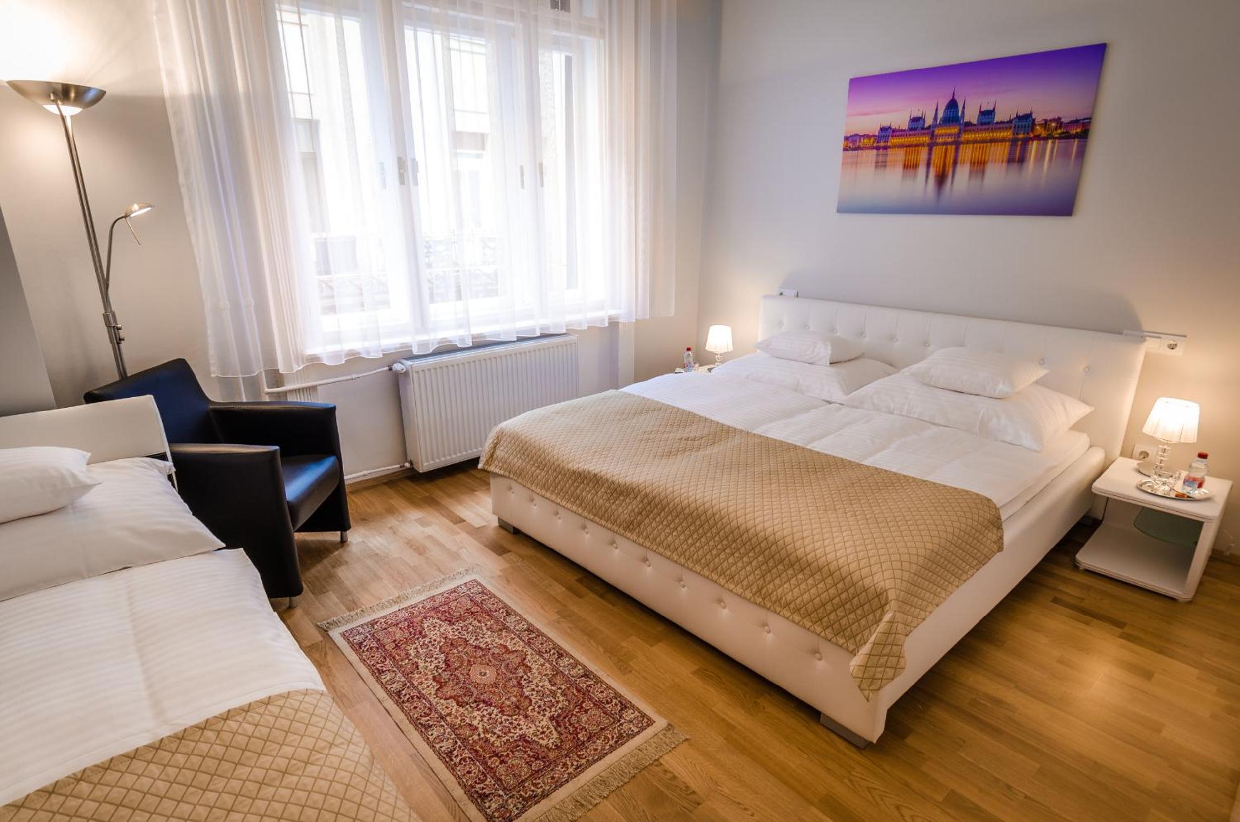 Anabelle Bed and Budapest