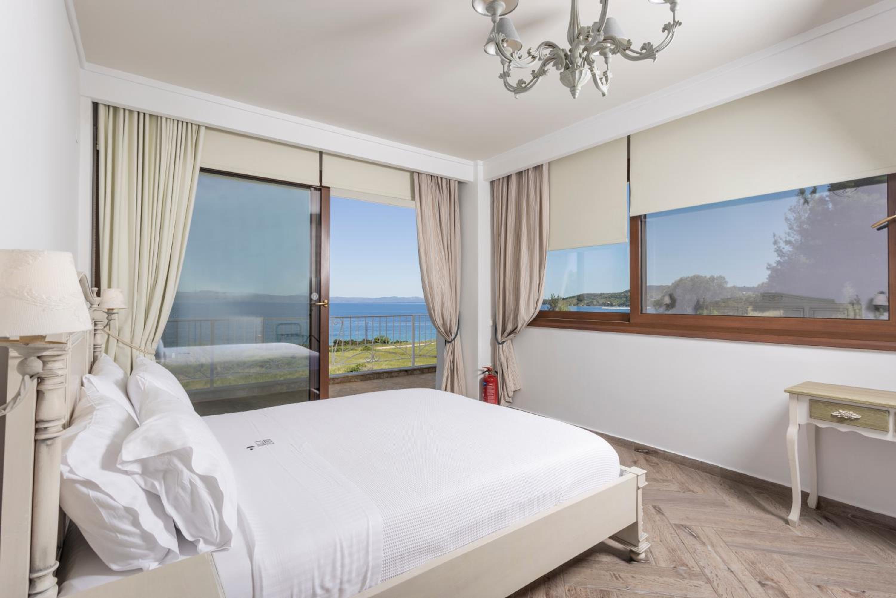Villa D'Oro - Luxury Villas & Suites